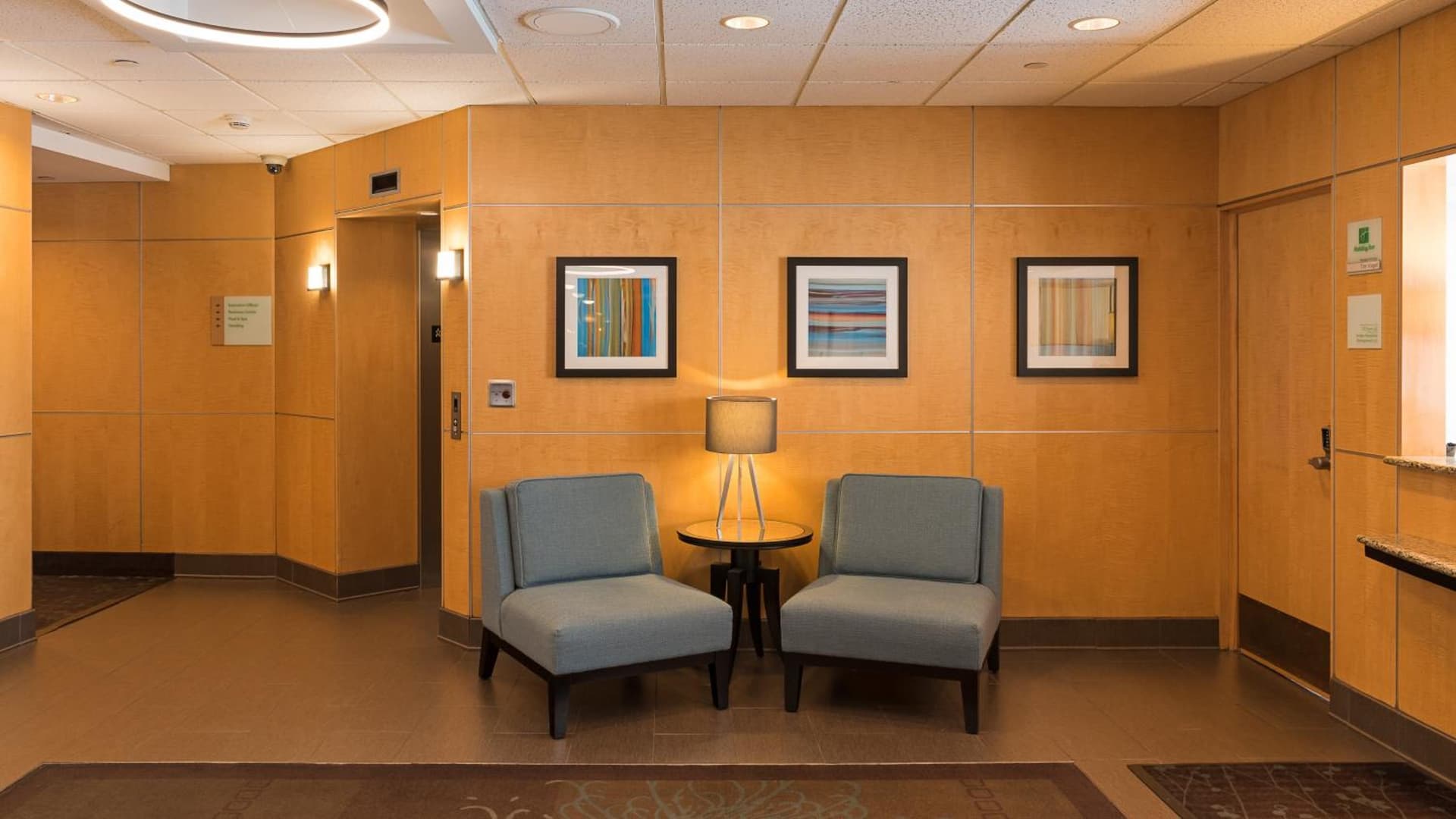 Holiday Inn St. Paul Downtown by IHG interior in Saint Paul, MN — gallery photo 2