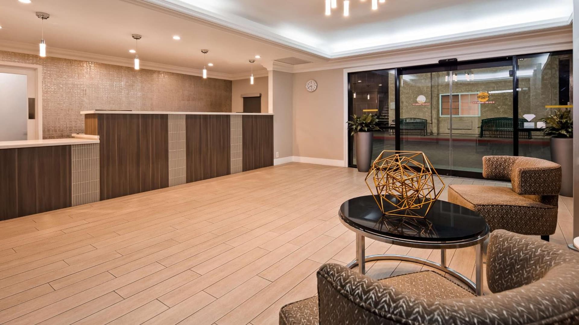 Best Western Plus Ontario Airport & Convention Center interior in Ontario, CA — gallery photo 2