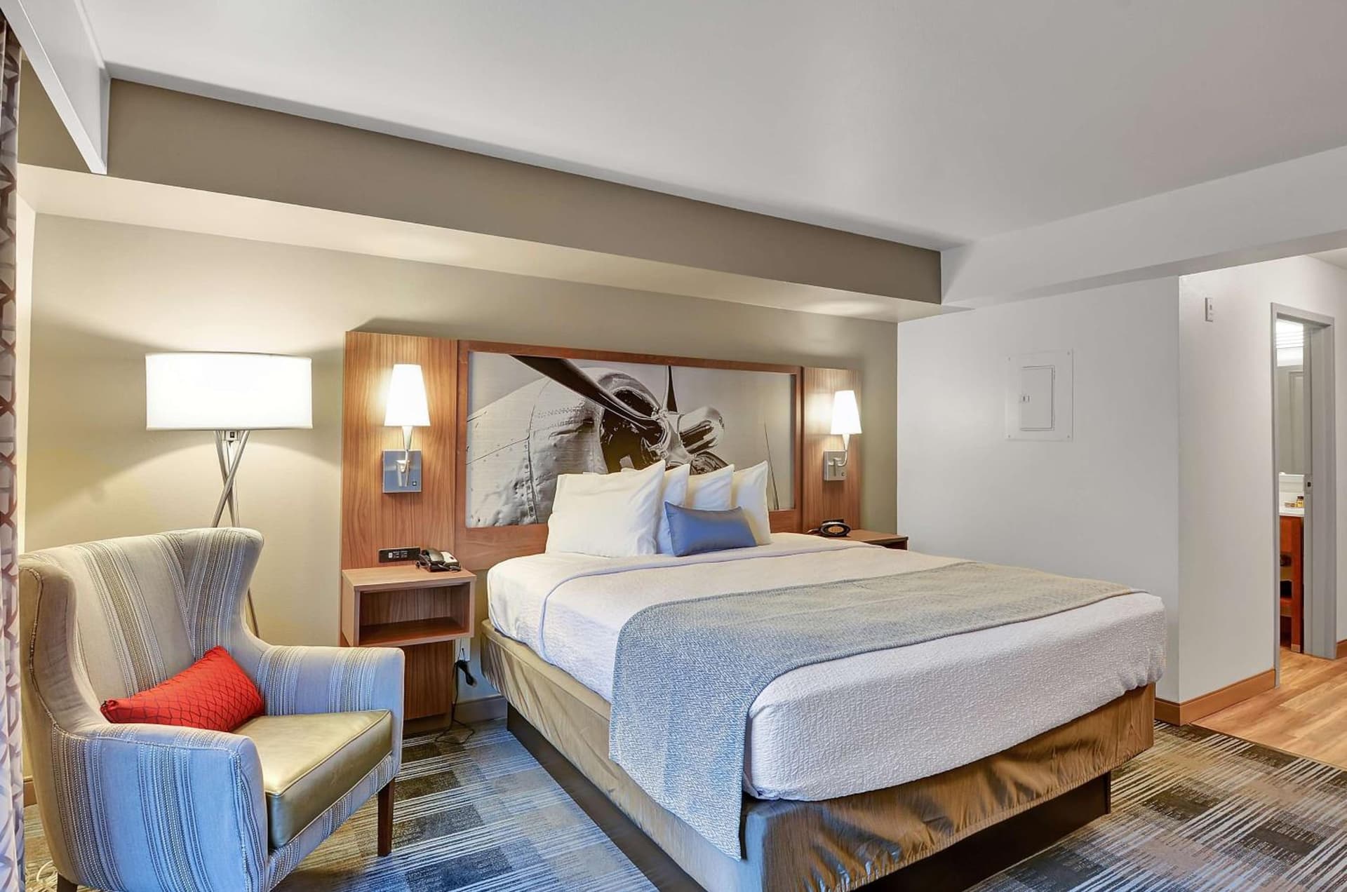 Executive Residency by Best Western Navigator Inn & Suites interior in Everett, WA — gallery photo 2