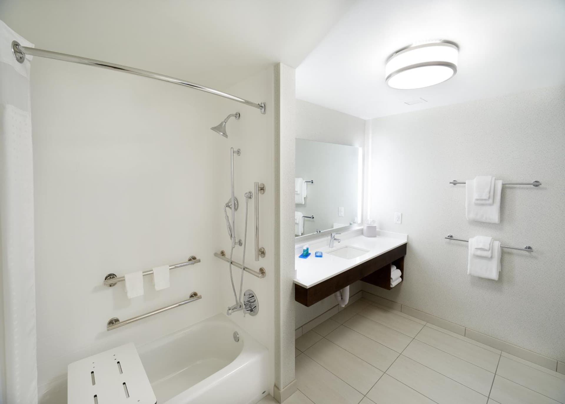 Holiday Inn Express & Suites - Cincinnati North - Liberty Way by IHG gallery photo in West Chester, OH — image 7