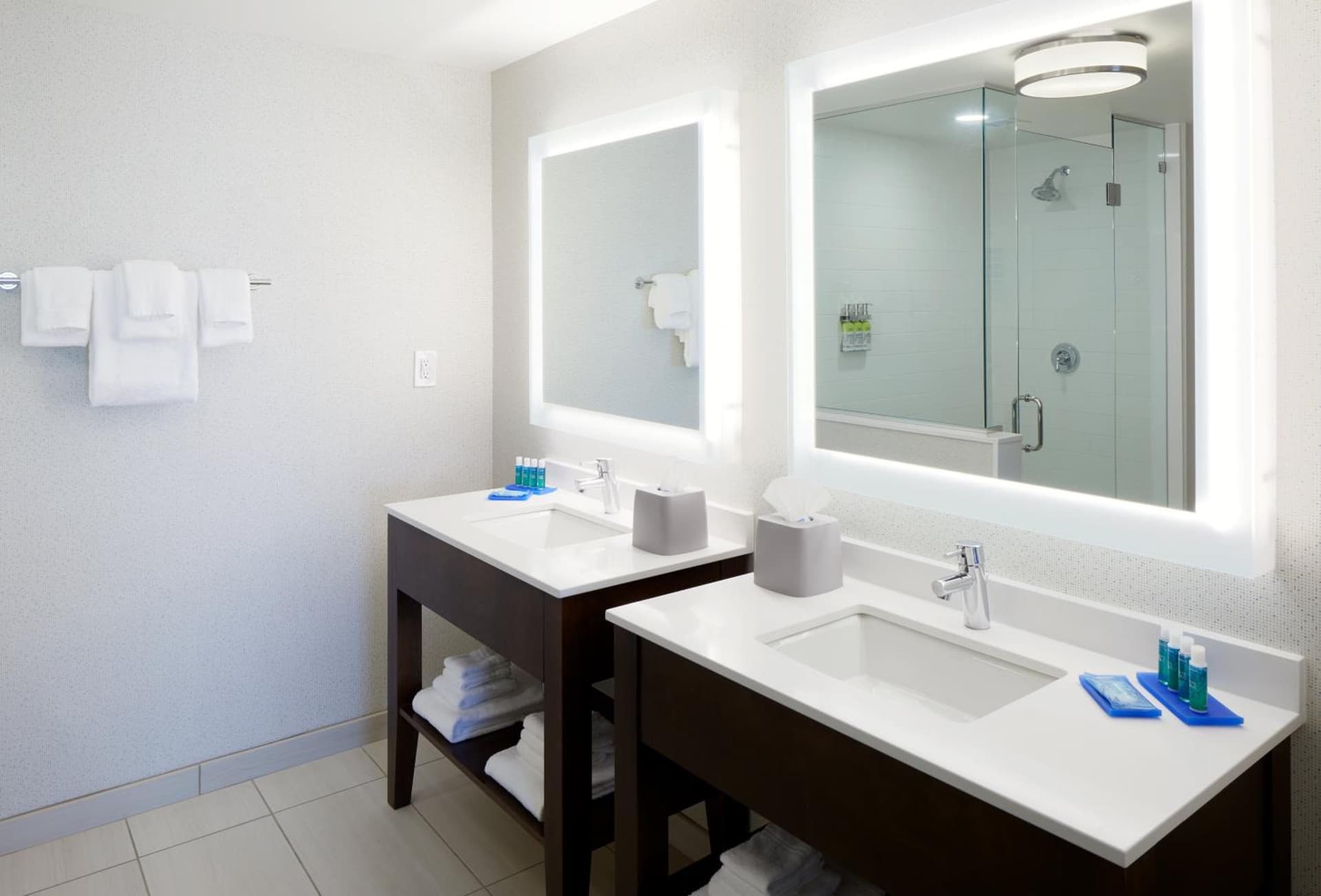 Holiday Inn Express & Suites - Cincinnati North - Liberty Way by IHG interior in West Chester, OH — gallery photo 2