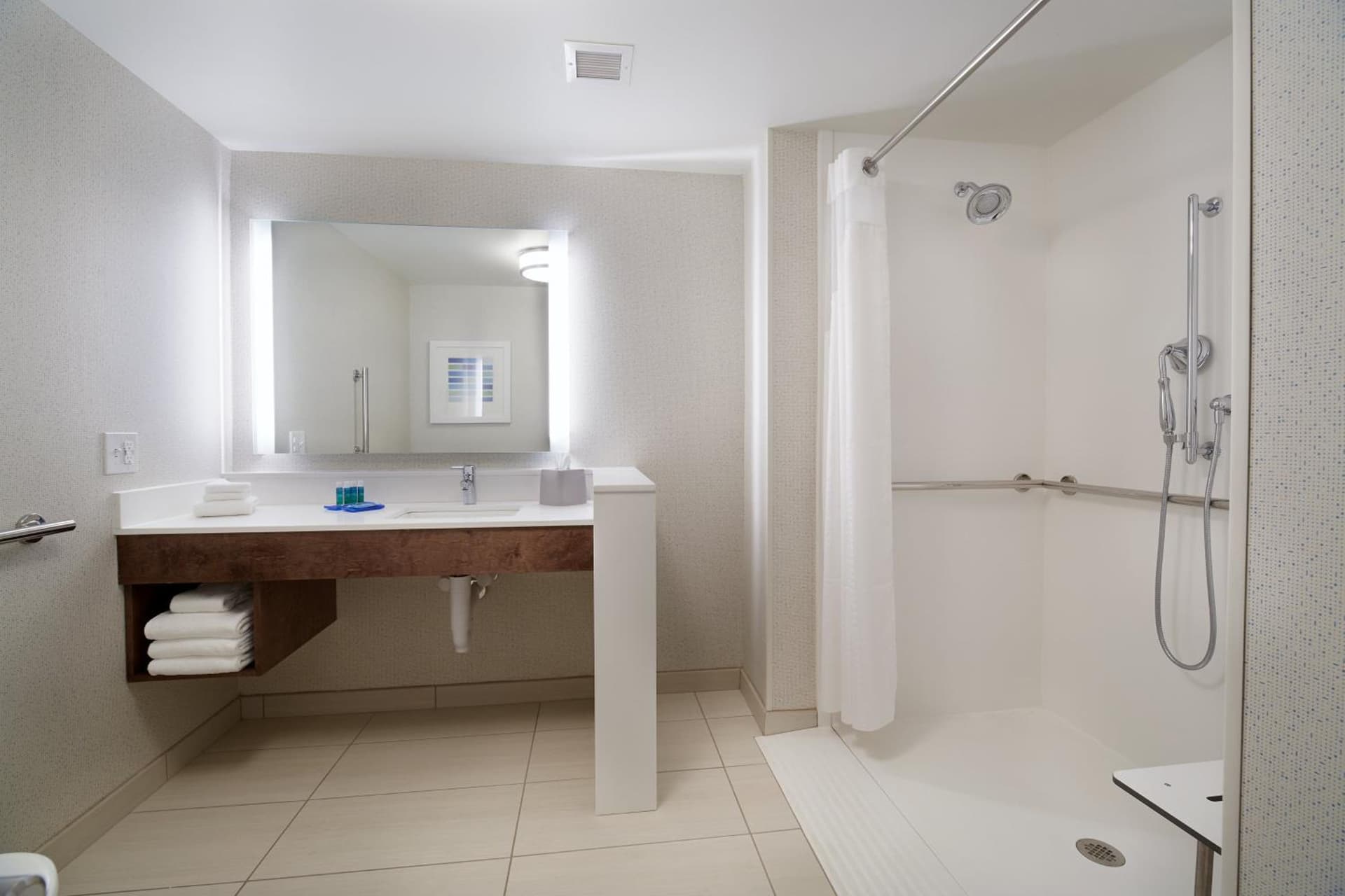 Holiday Inn Express & Suites - Cincinnati North - Liberty Way by IHG gallery photo in West Chester, OH — image 29