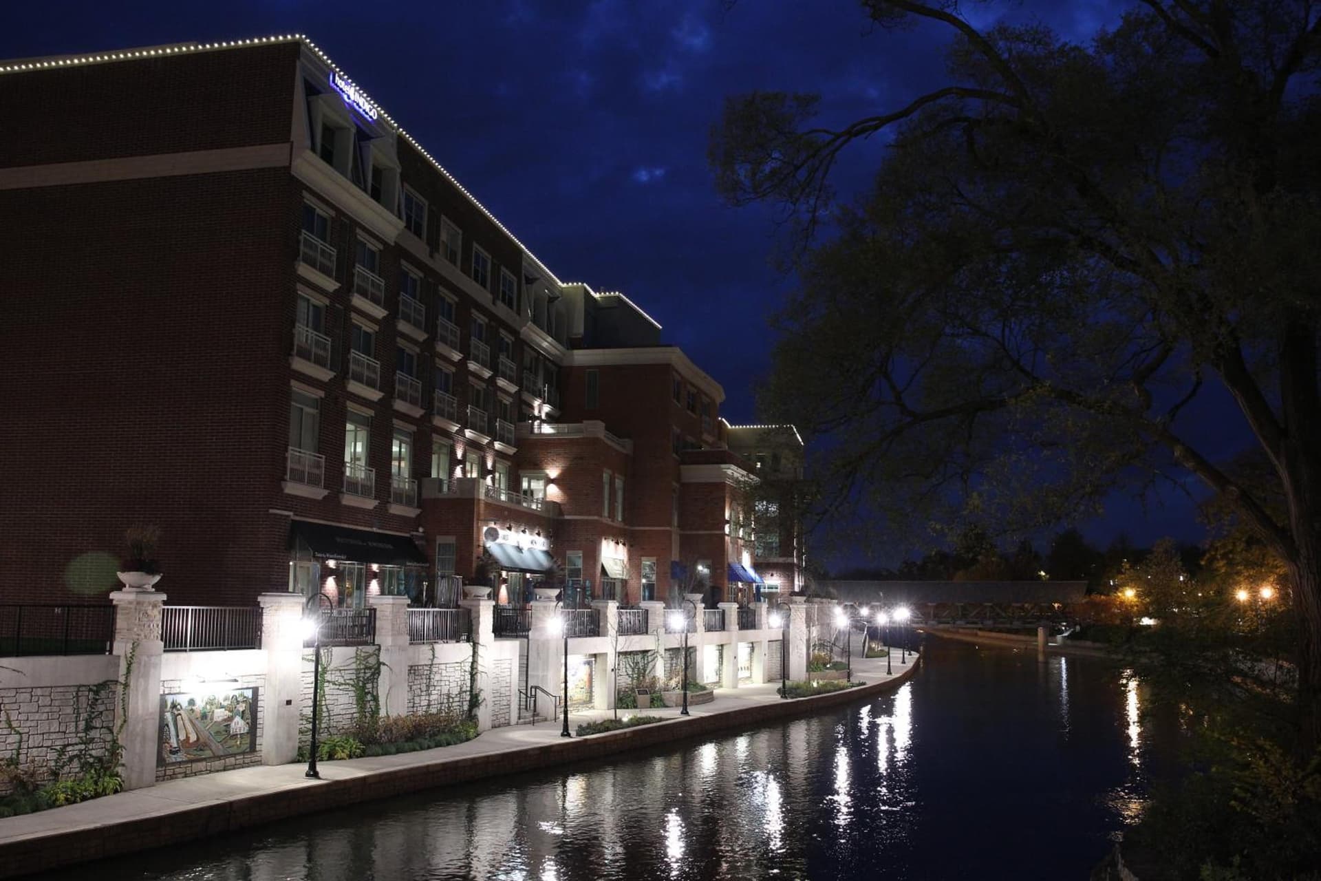 Hotel Indigo Naperville Riverwalk by IHG gallery photo in Naperville, IL — image 12