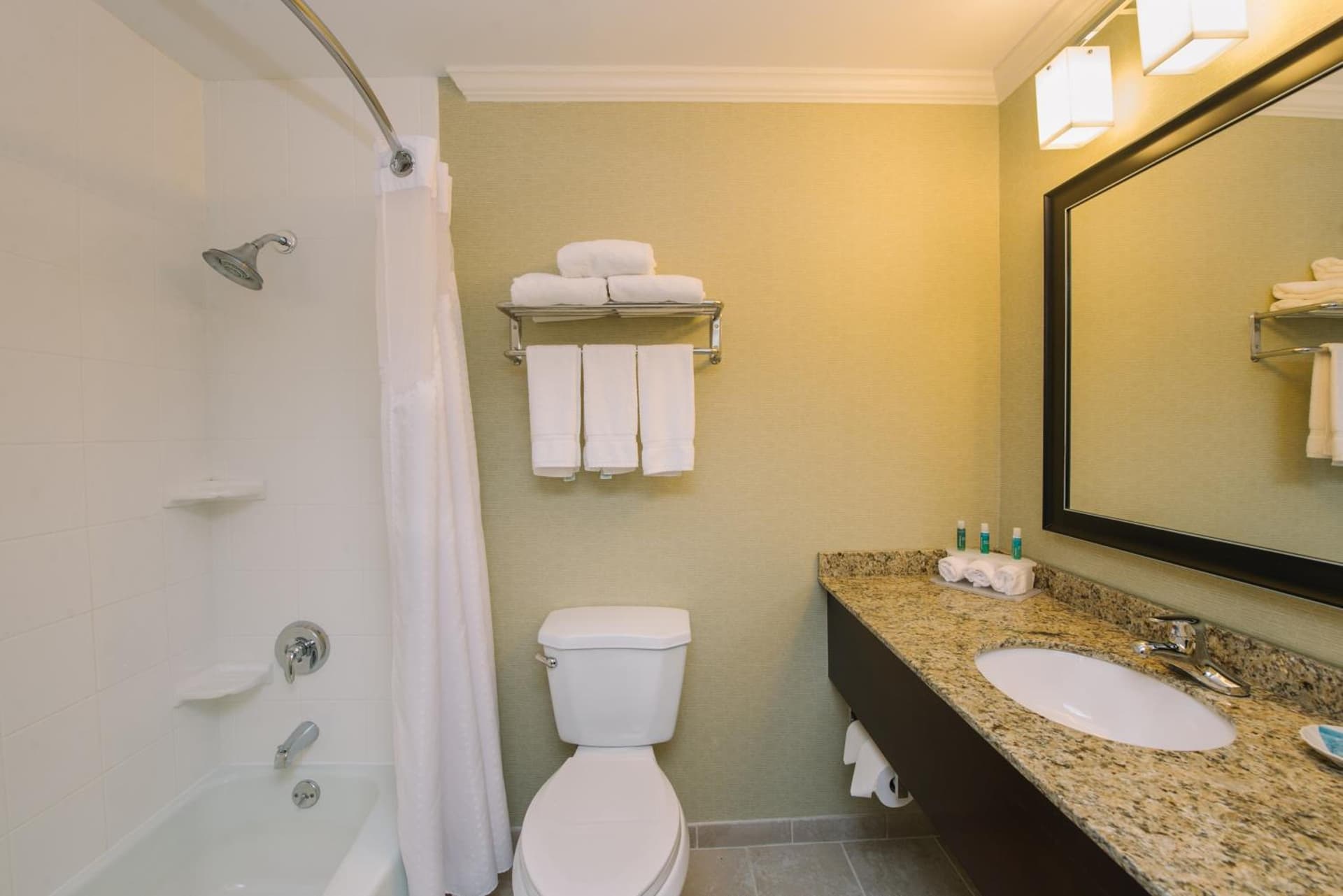 Holiday Inn Express and Suites Merrimack - Nashua by IHG gallery photo in Merrimack, NH — image 32