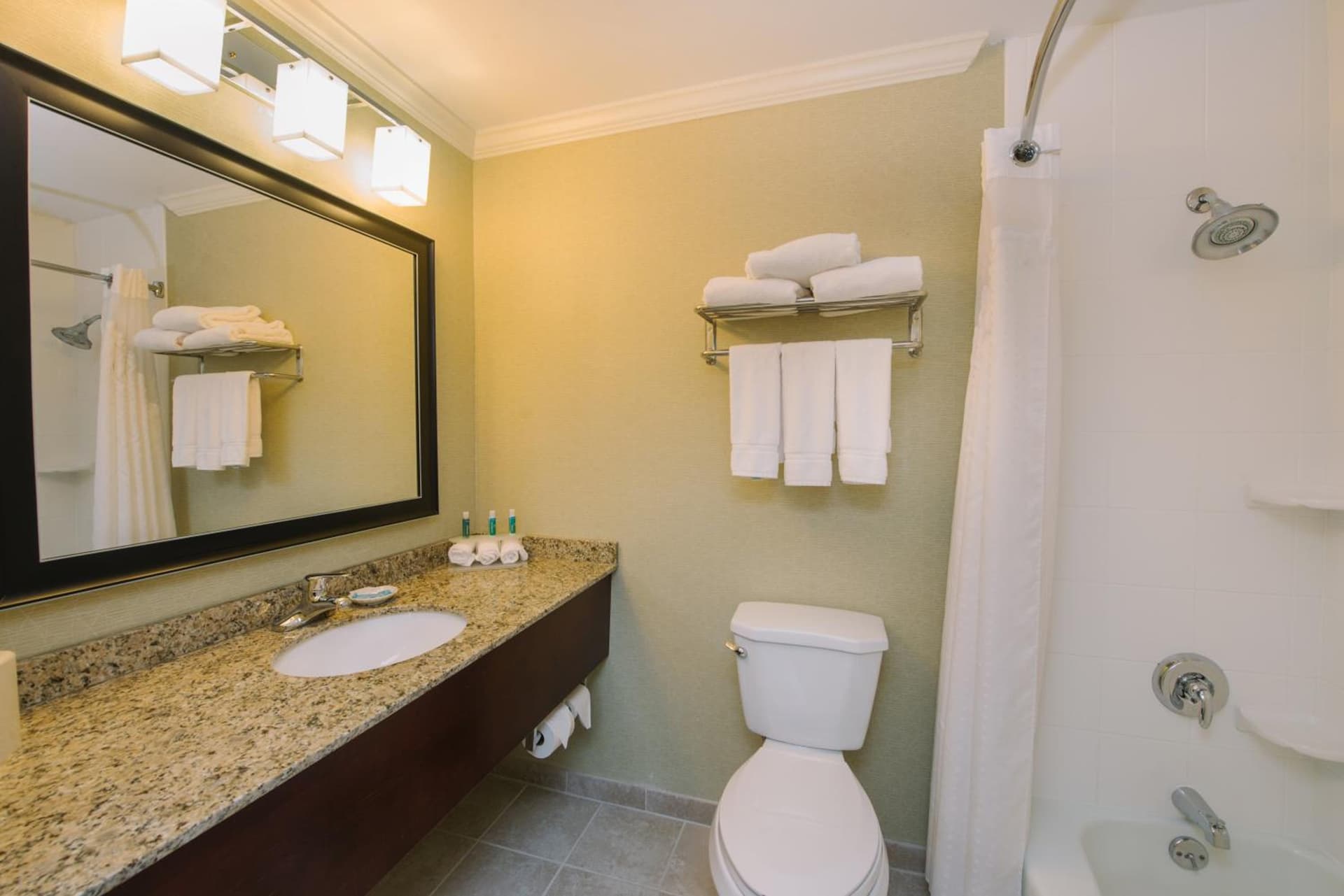 Holiday Inn Express and Suites Merrimack - Nashua by IHG gallery photo in Merrimack, NH — image 14