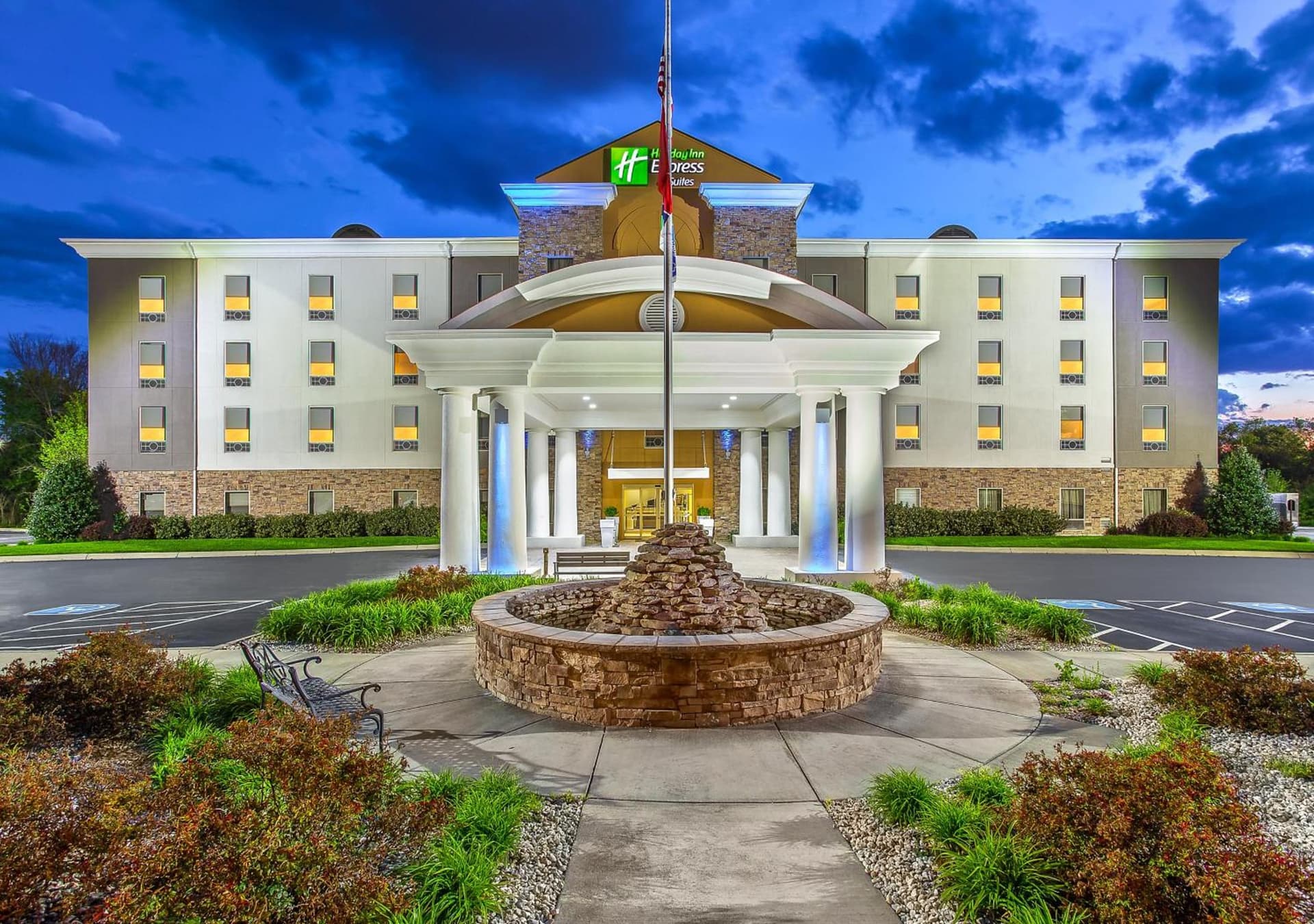 Holiday Inn Express & Suites Morristown by IHG — hotel in Morristown, Tennessee