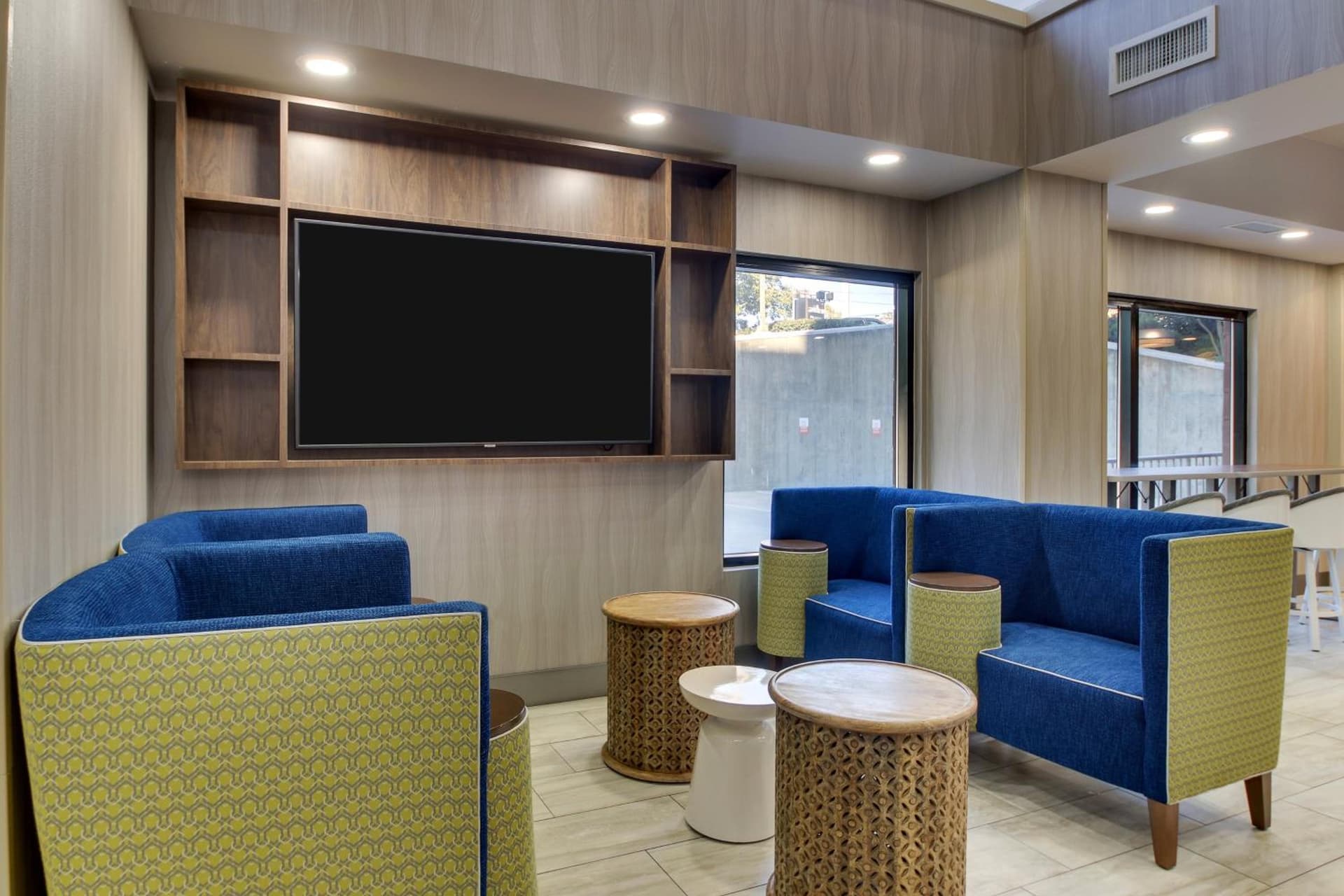 Holiday Inn Express & Suites Atlanta Perimeter Mall Hotel by IHG gallery photo in Sandy Springs, GA — image 7