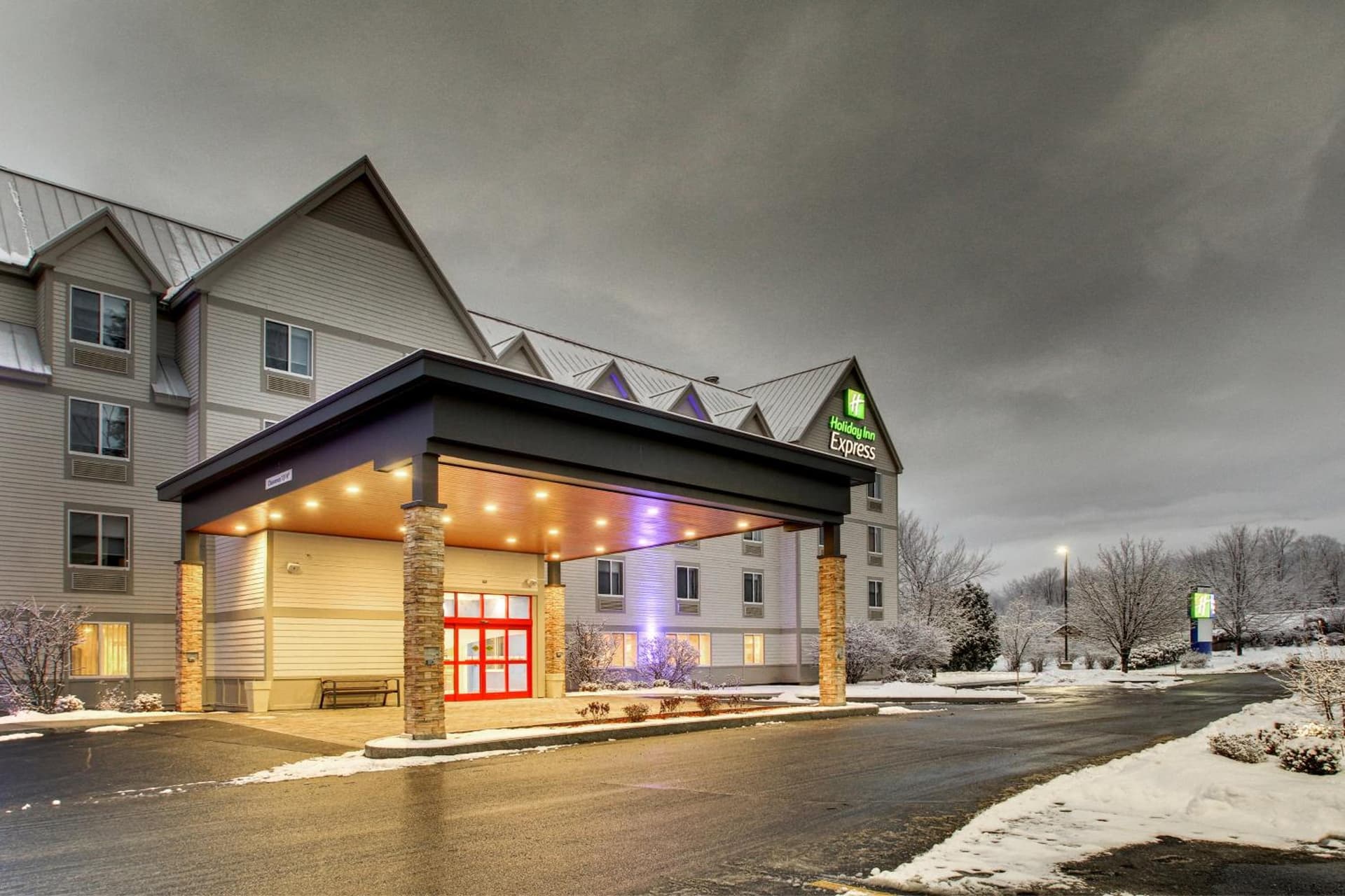 Holiday Inn Express & Suites - Lincoln East - White Mountains by IHG gallery photo in Lincoln — image 56