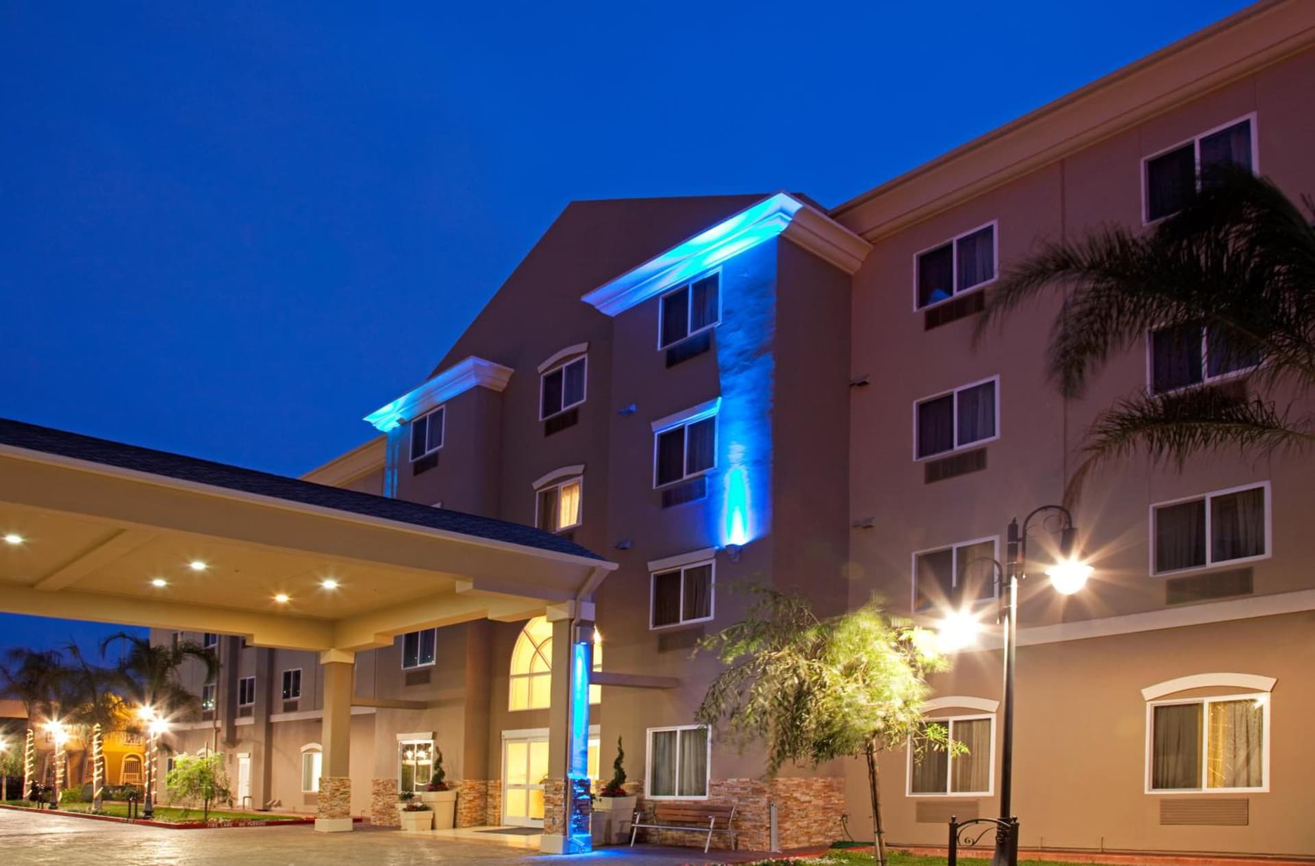 Holiday Inn Express Hotel & Suites Los Angeles Airport Hawthorne by IHG featured exterior or lobby in Hawthorne, CA — similar hotel