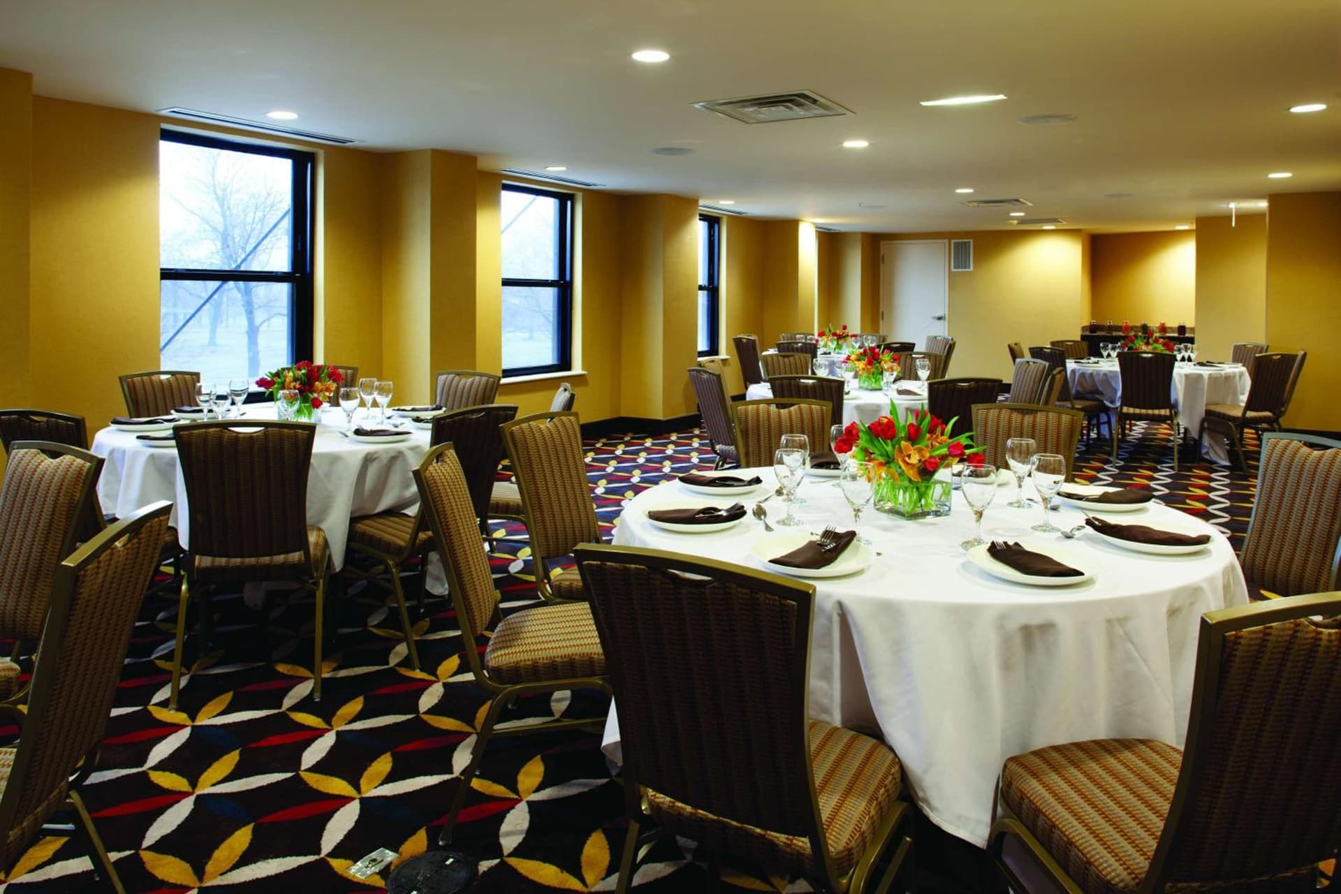 Hotel Lincoln interior in Chicago, IL — gallery photo 2