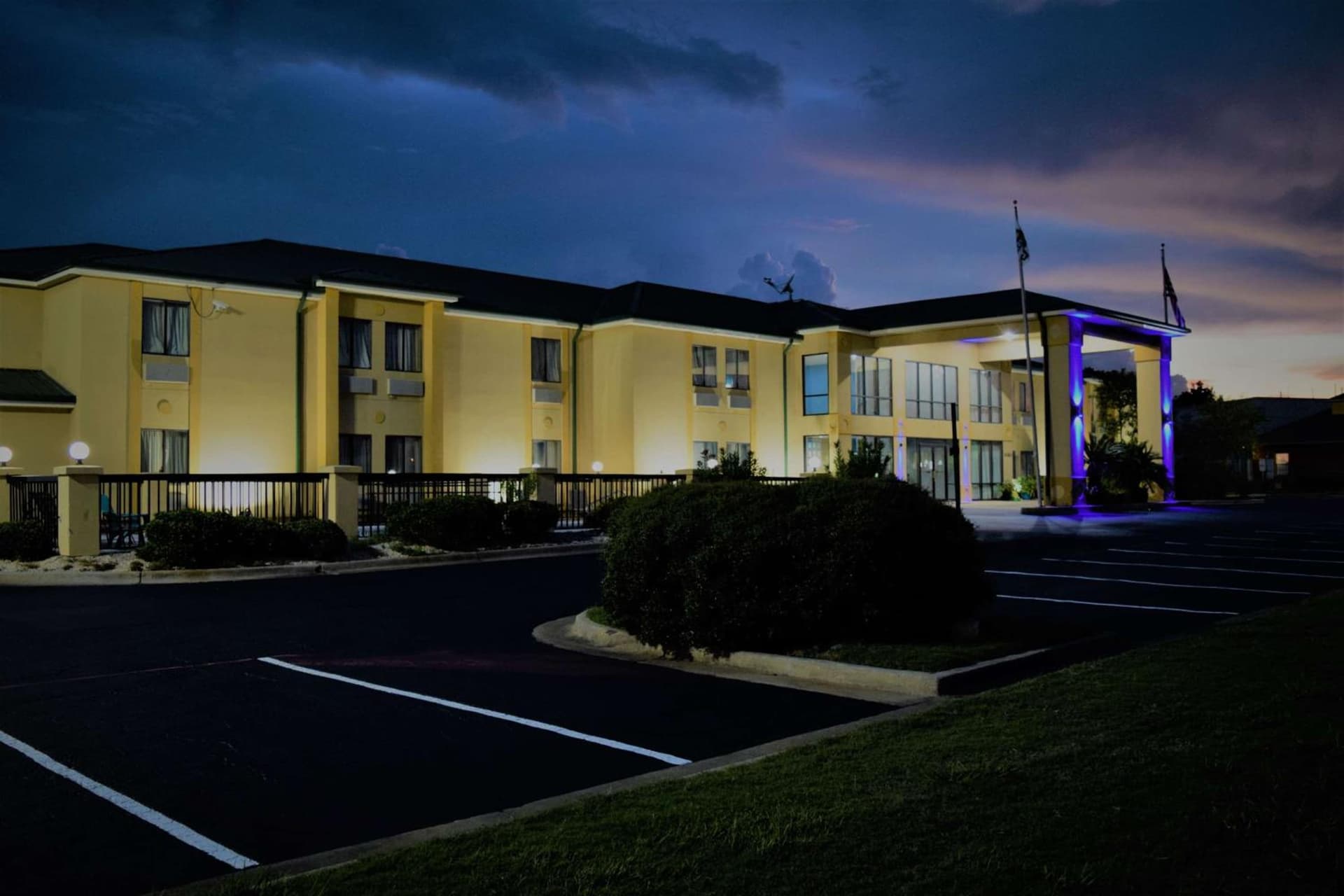 Days Inn by Wyndham Montgomery property views in Montgomery, AL — gallery photo 3