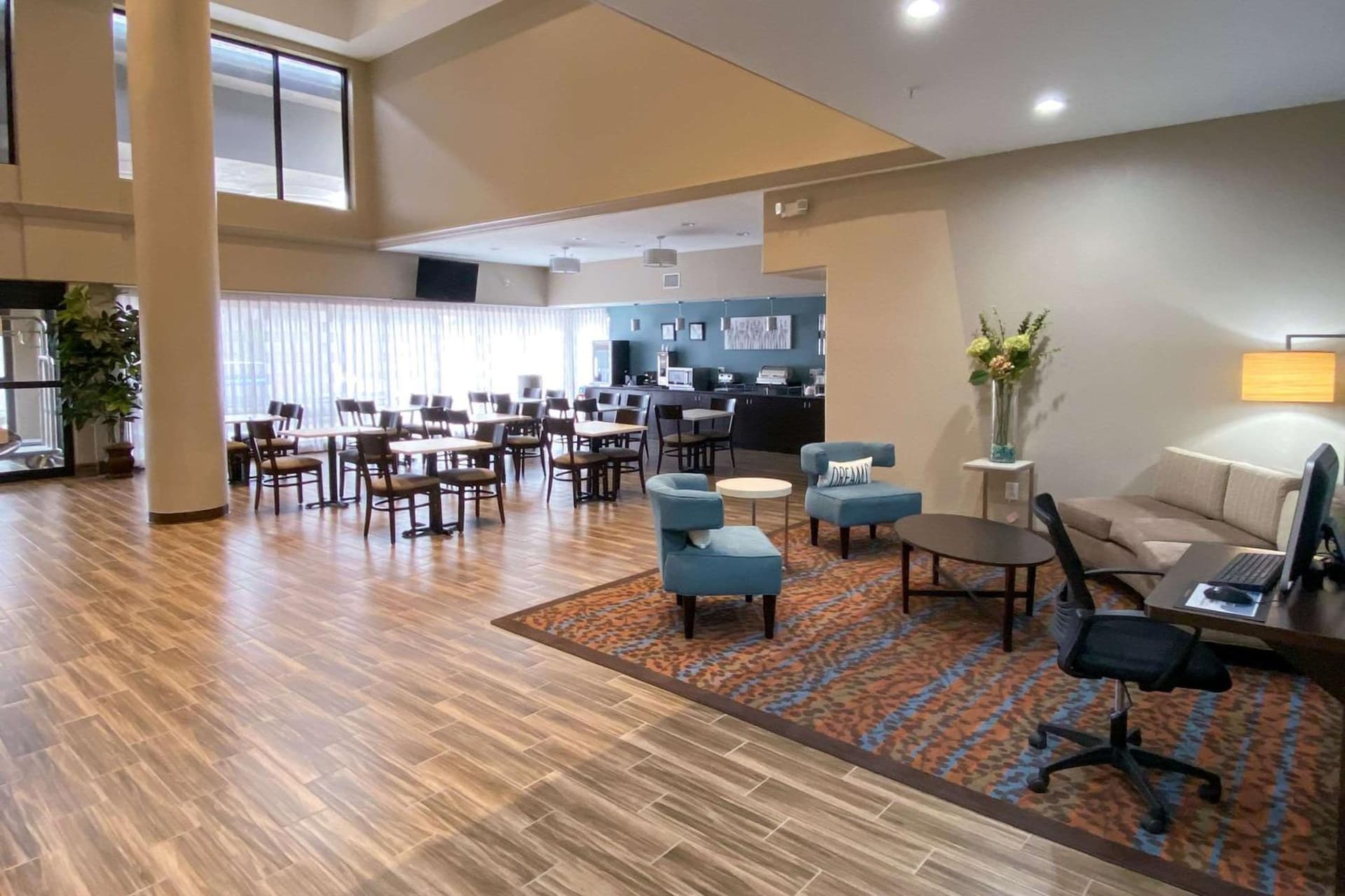 Sleep Inn & Suites Pearland - Houston South interior in Pearland, TX — gallery photo 2