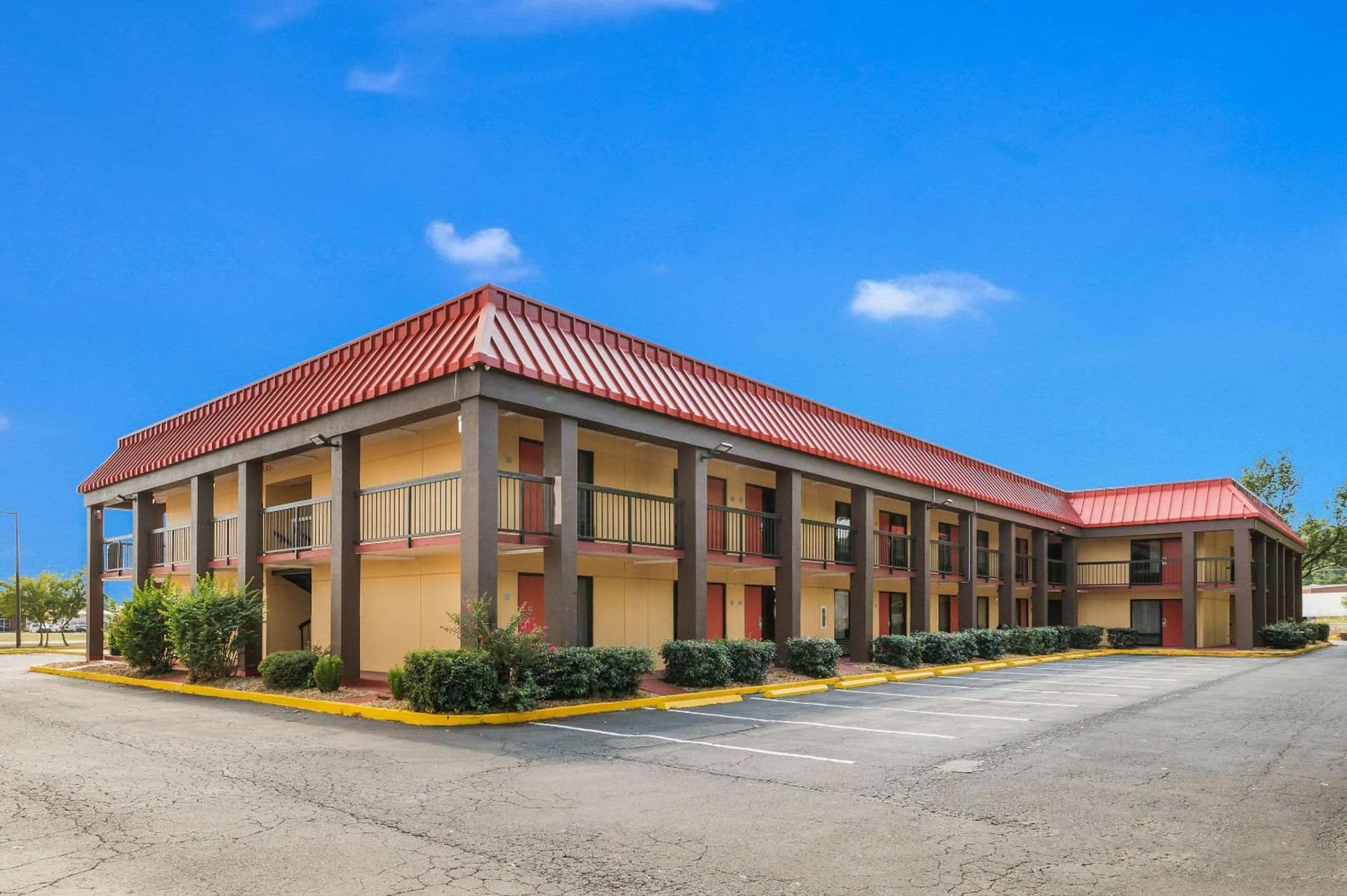 Econo Lodge Columbus near Airport interior in Columbus, MS — gallery photo 2