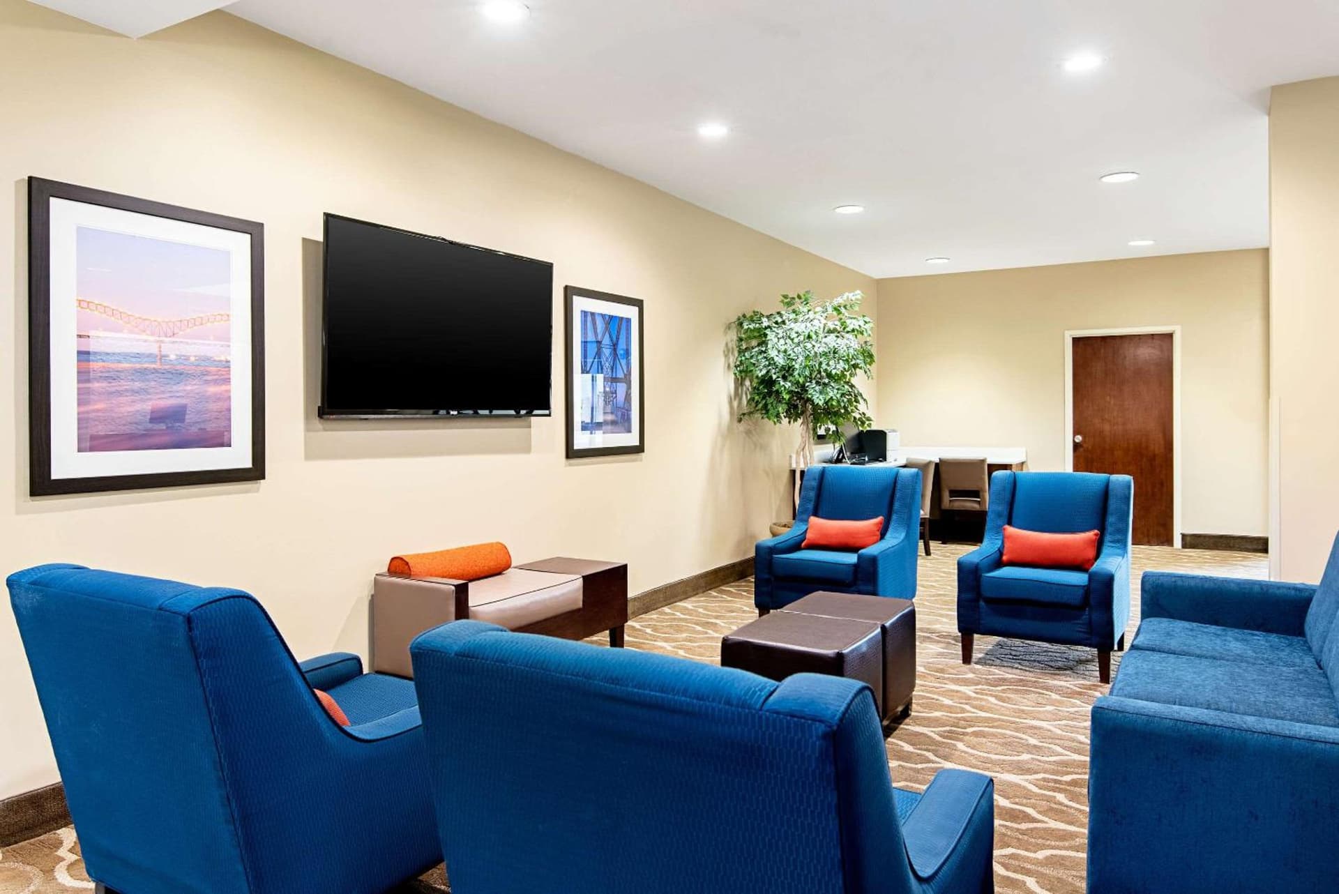 Comfort Inn & Suites Pine Bluff property views in Pine Bluff, AR — gallery photo 3