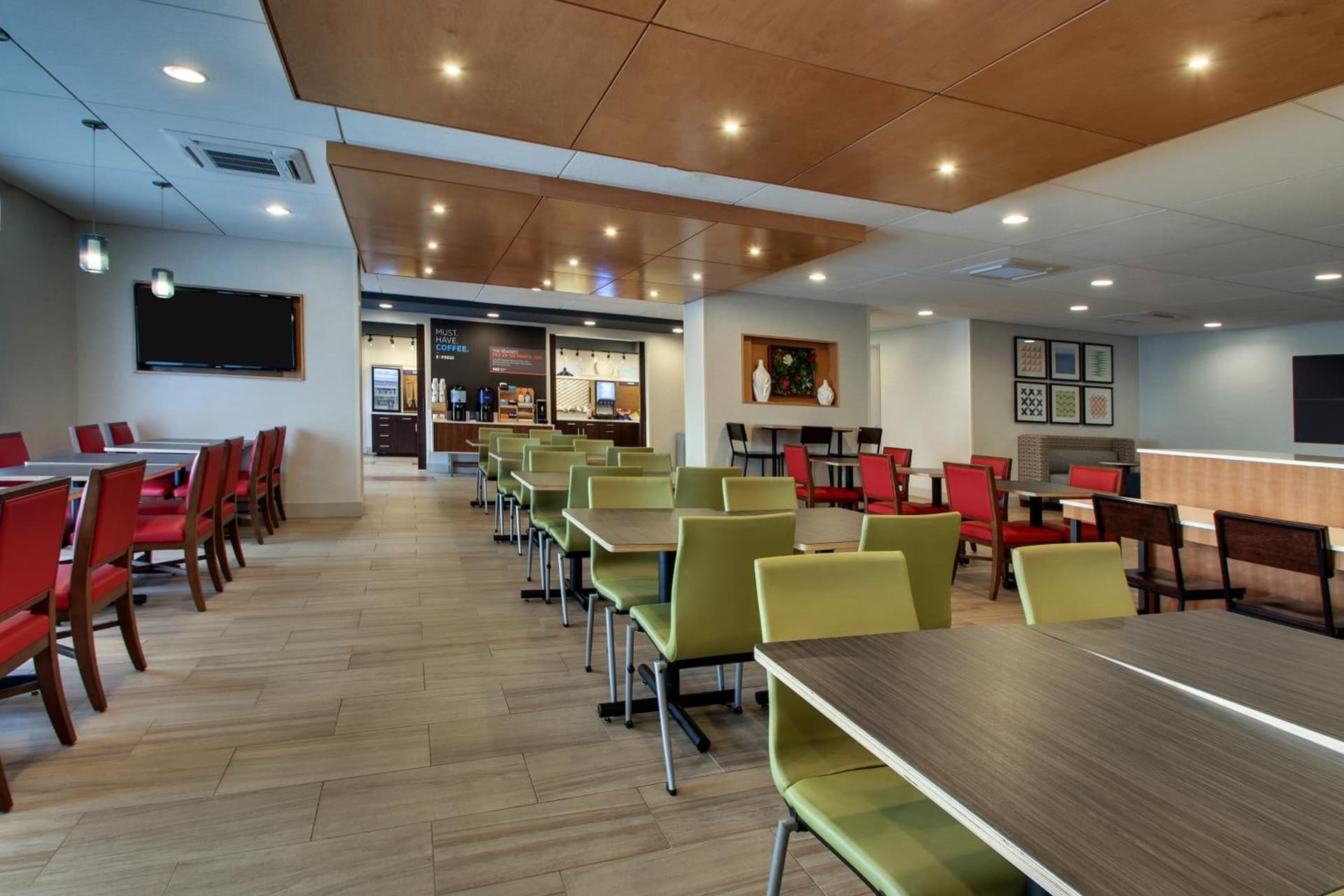 Holiday Inn Express Baltimore BWI Airport West by IHG interior in Hanover, MD — gallery photo 2