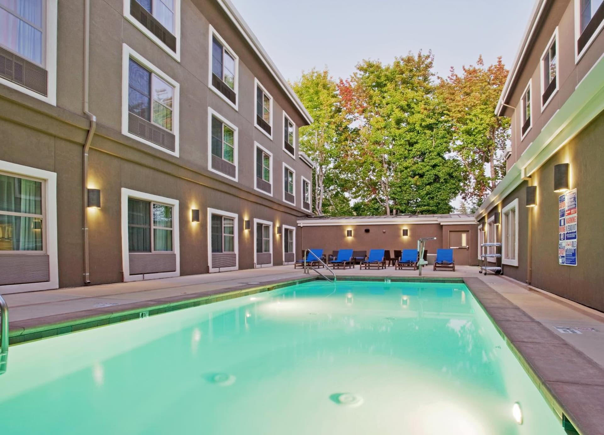 Holiday Inn Express Hotel & Suites Santa Cruz by IHG gallery photo in Santa Cruz, CA — image 9