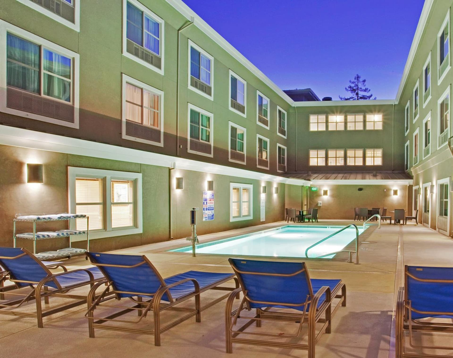 Holiday Inn Express Hotel & Suites Santa Cruz by IHG gallery photo in Santa Cruz, CA — image 8