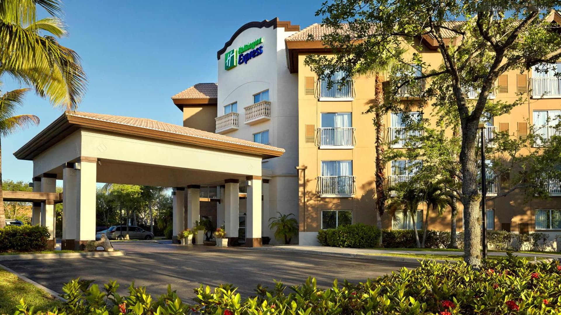 Holiday Inn Express & Suites Naples Downtown - 5th Avenue by IHG gallery photo in Naples, FL — image 51