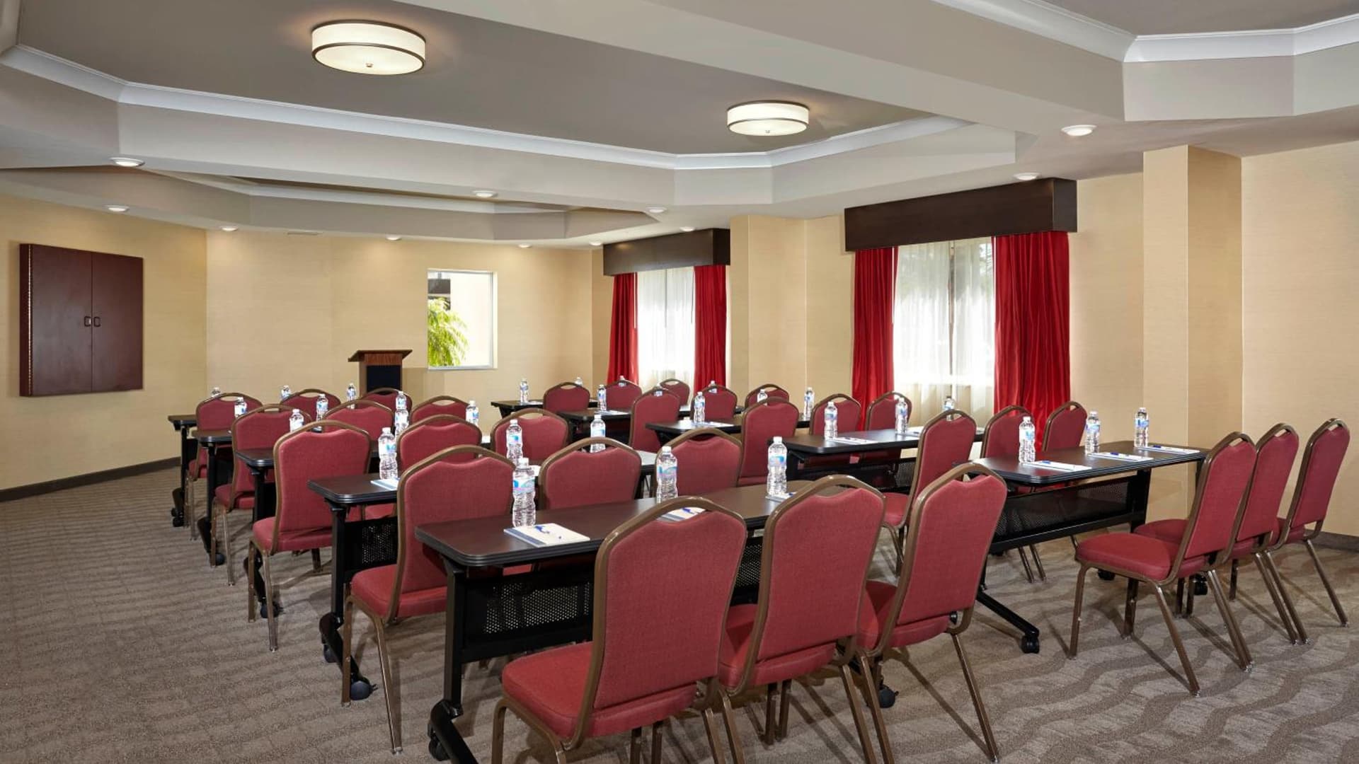 Holiday Inn Express & Suites Naples Downtown - 5th Avenue by IHG gallery photo in Naples, FL — image 42