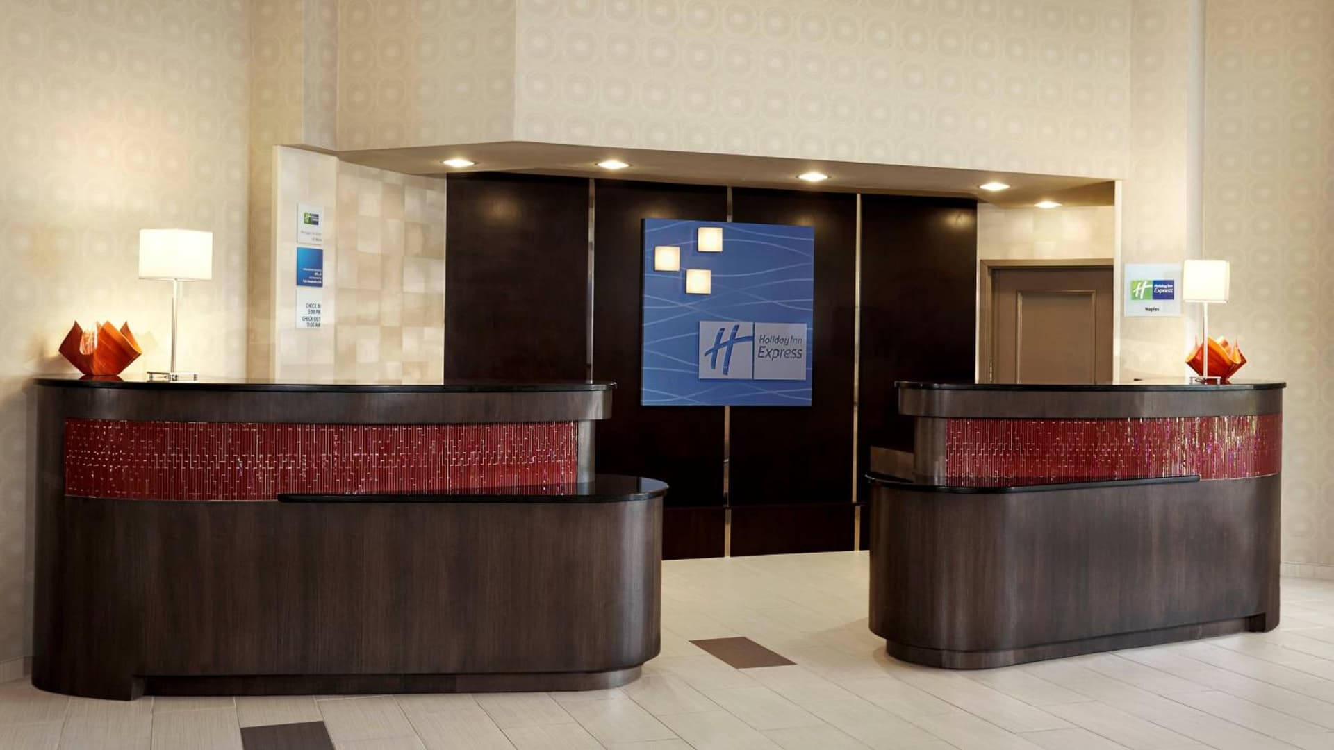 Holiday Inn Express & Suites Naples Downtown - 5th Avenue by IHG gallery photo in Naples, FL — image 12