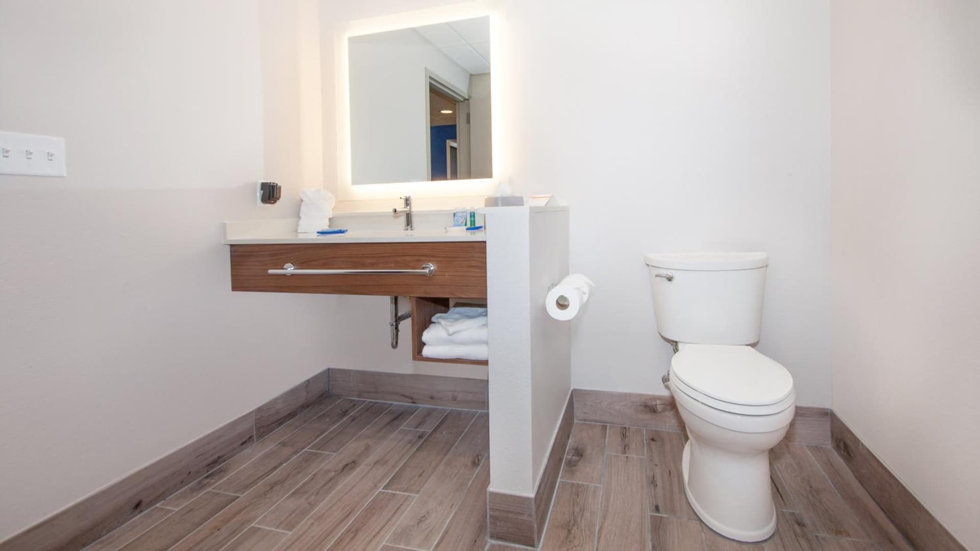 Holiday Inn Express & Suites Panama City Beach - Beachfront by IHG gallery photo in Panama City Beach, FL — image 104