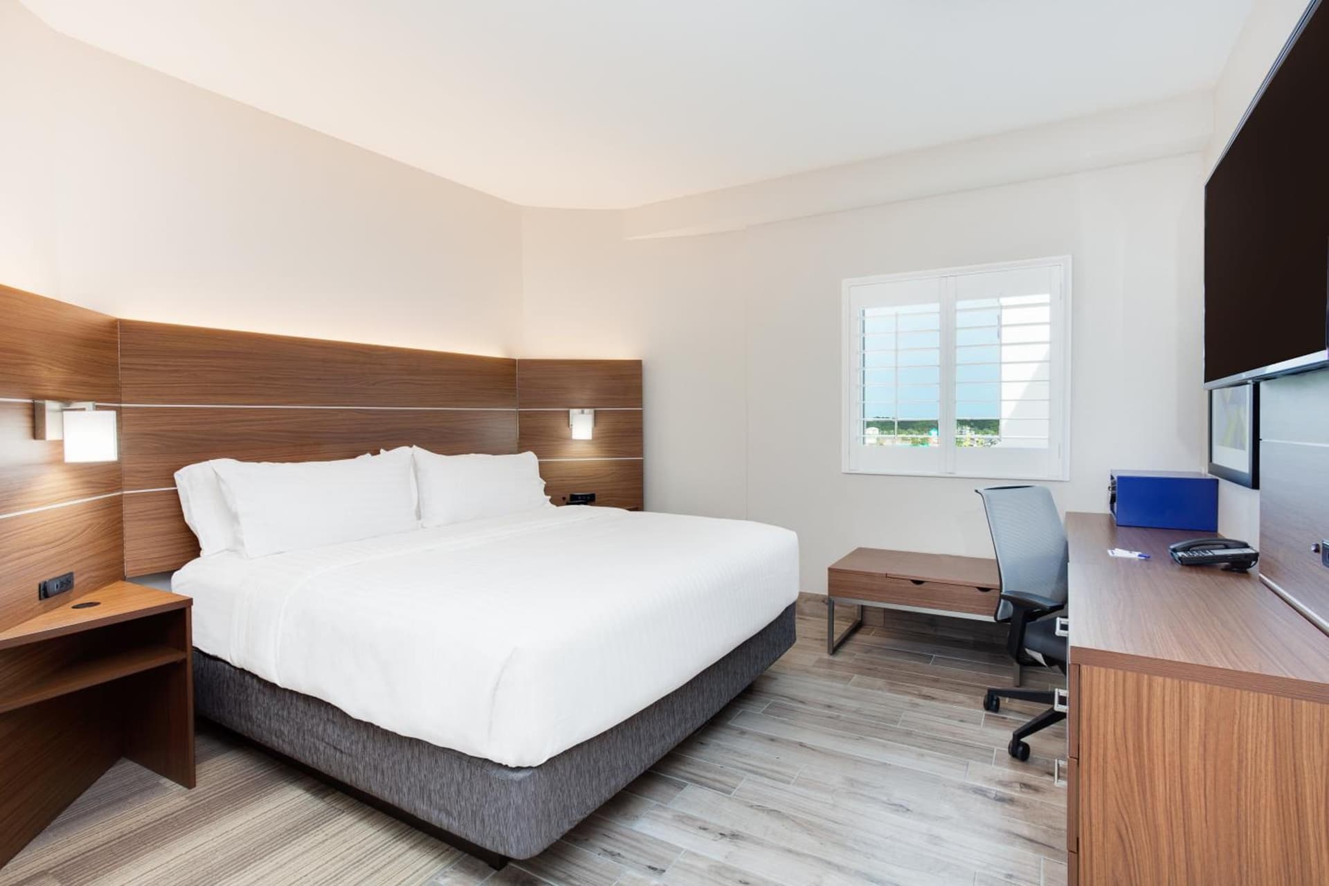 Holiday Inn Express & Suites Panama City Beach - Beachfront by IHG gallery photo in Panama City Beach, FL — image 21