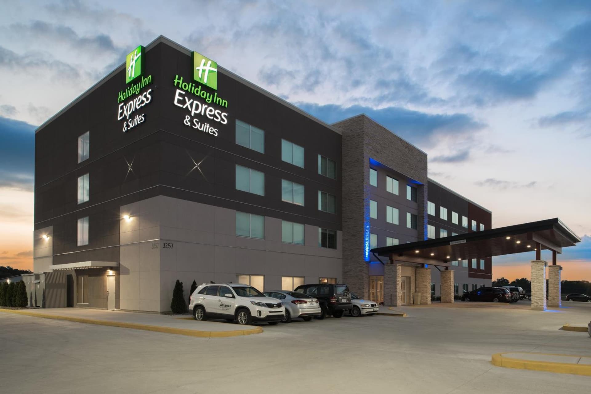 Holiday Inn Express & Suites Kingdom City by IHG featured exterior or lobby in Kingdom City, MO — similar hotel