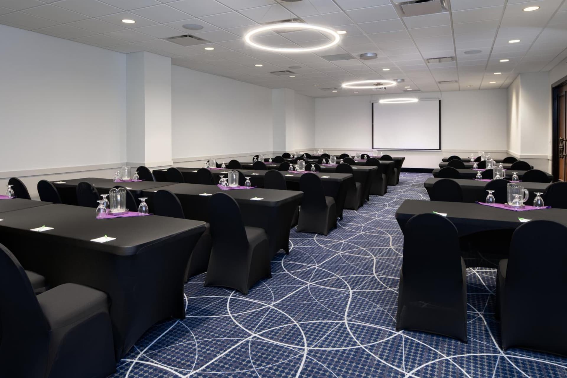 Holiday Inn and Suites Charleston West by IHG gallery photo in Charleston, WV — image 6