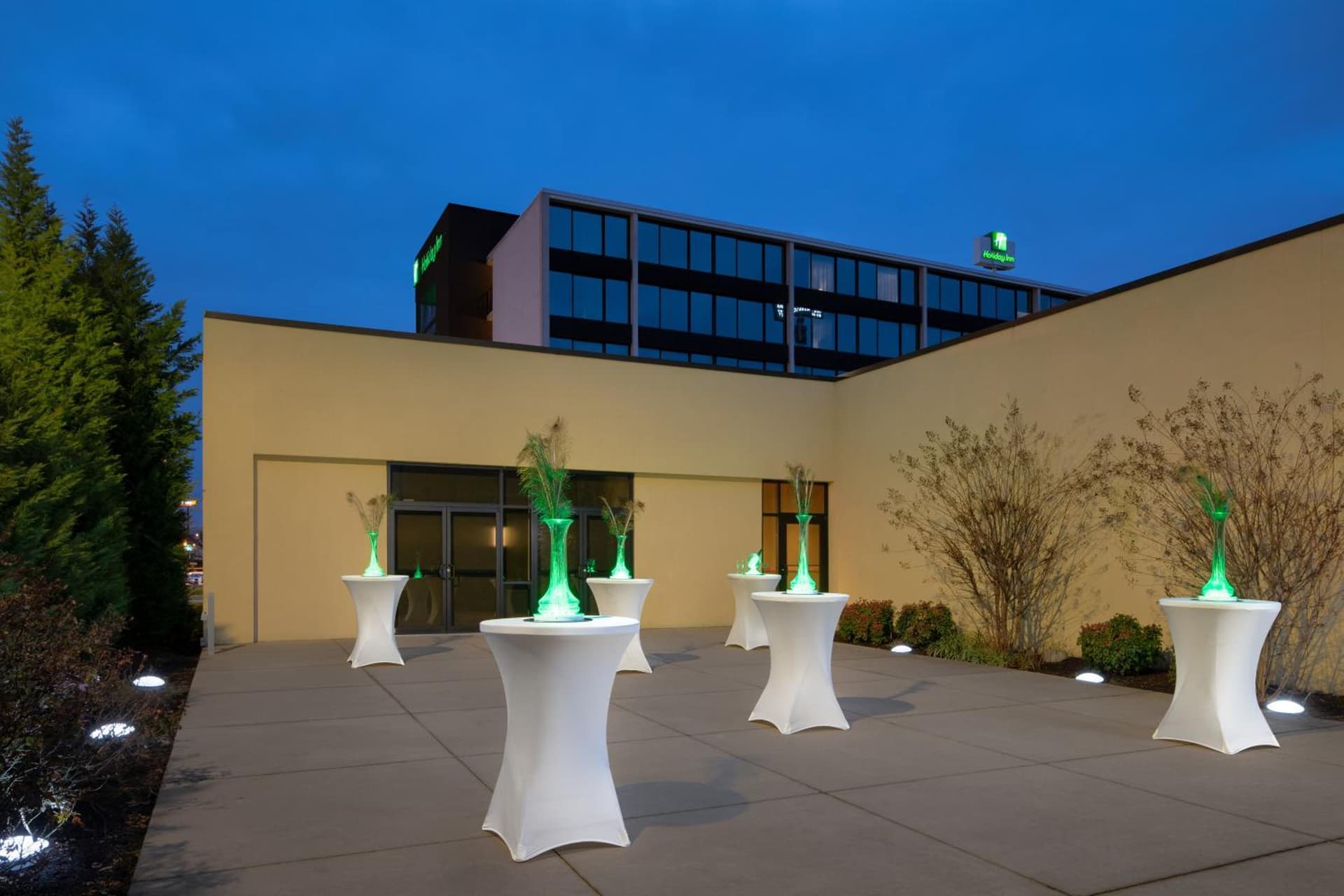 Holiday Inn and Suites Charleston West by IHG property views in Charleston, WV — gallery photo 3