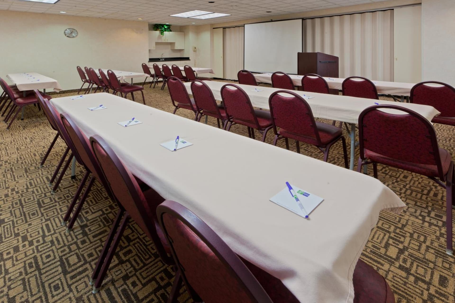 Holiday Inn Express Hotel & Suites Charleston-Southridge by IHG gallery photo in Charleston, WV — image 21