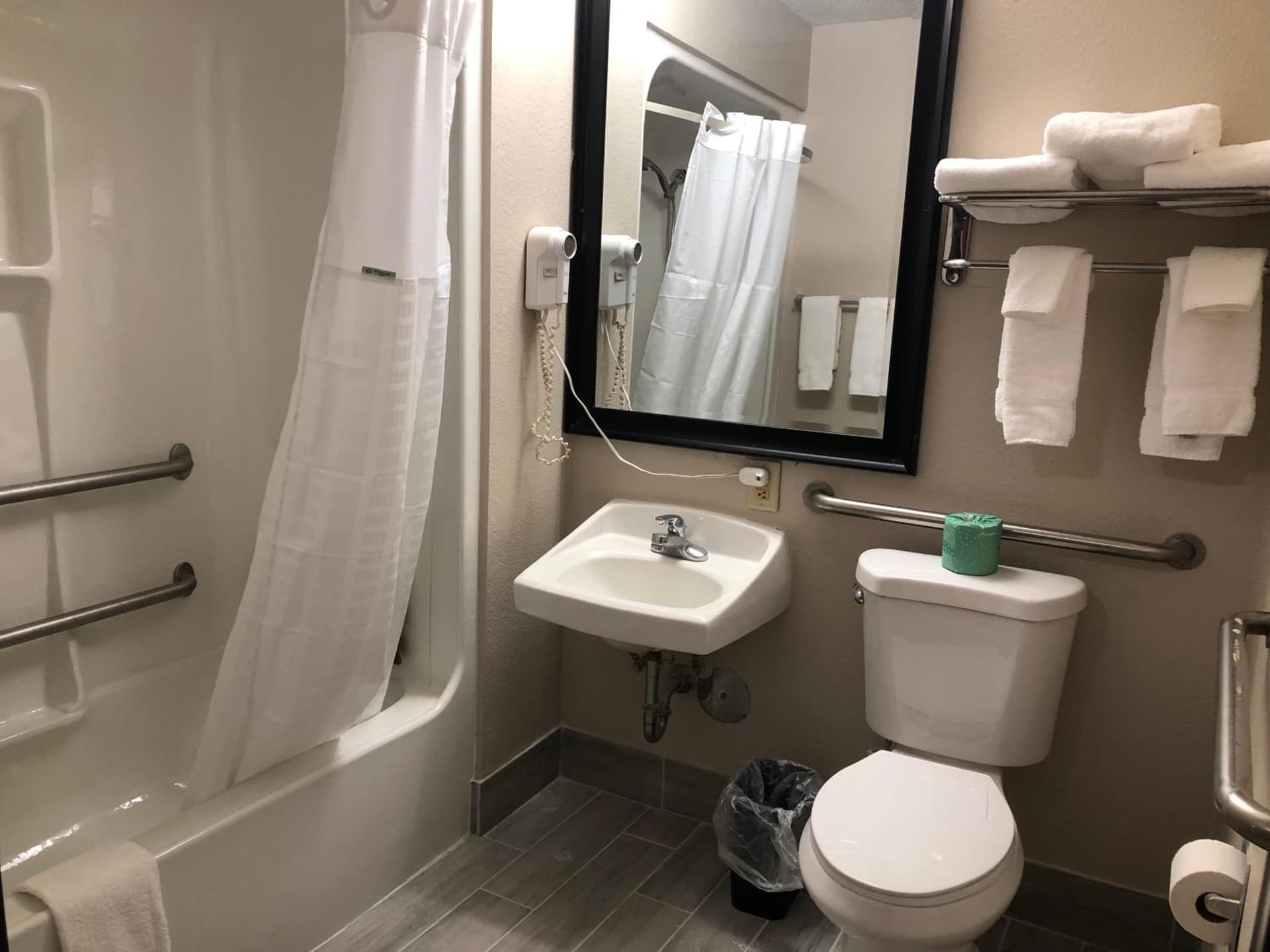Baymont by Wyndham Joliet gallery photo in Joliet, IL — image 14