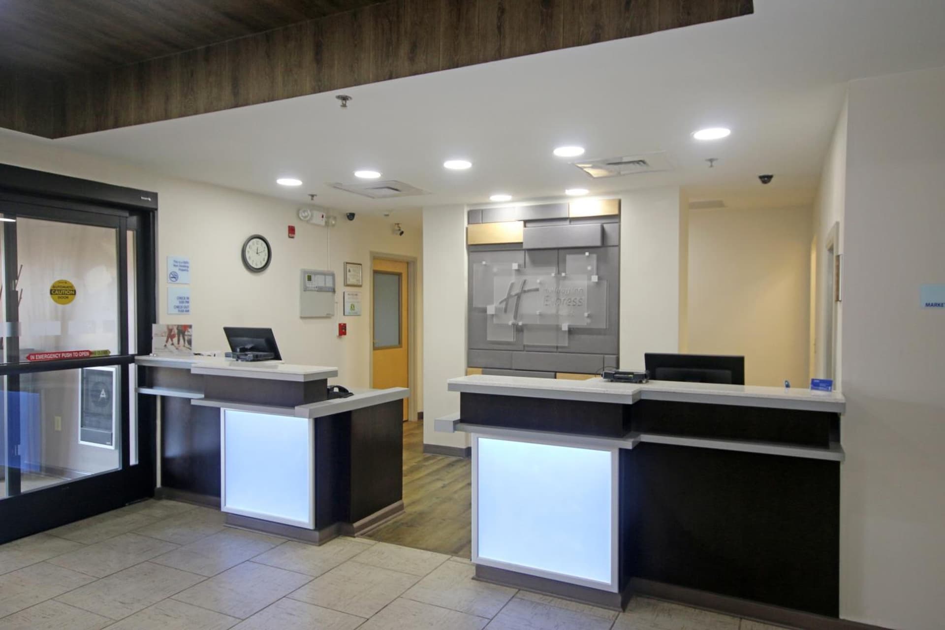 Holiday Inn Express Hotel & Suites Greensboro-East by IHG gallery photo in Greensboro, NC — image 6