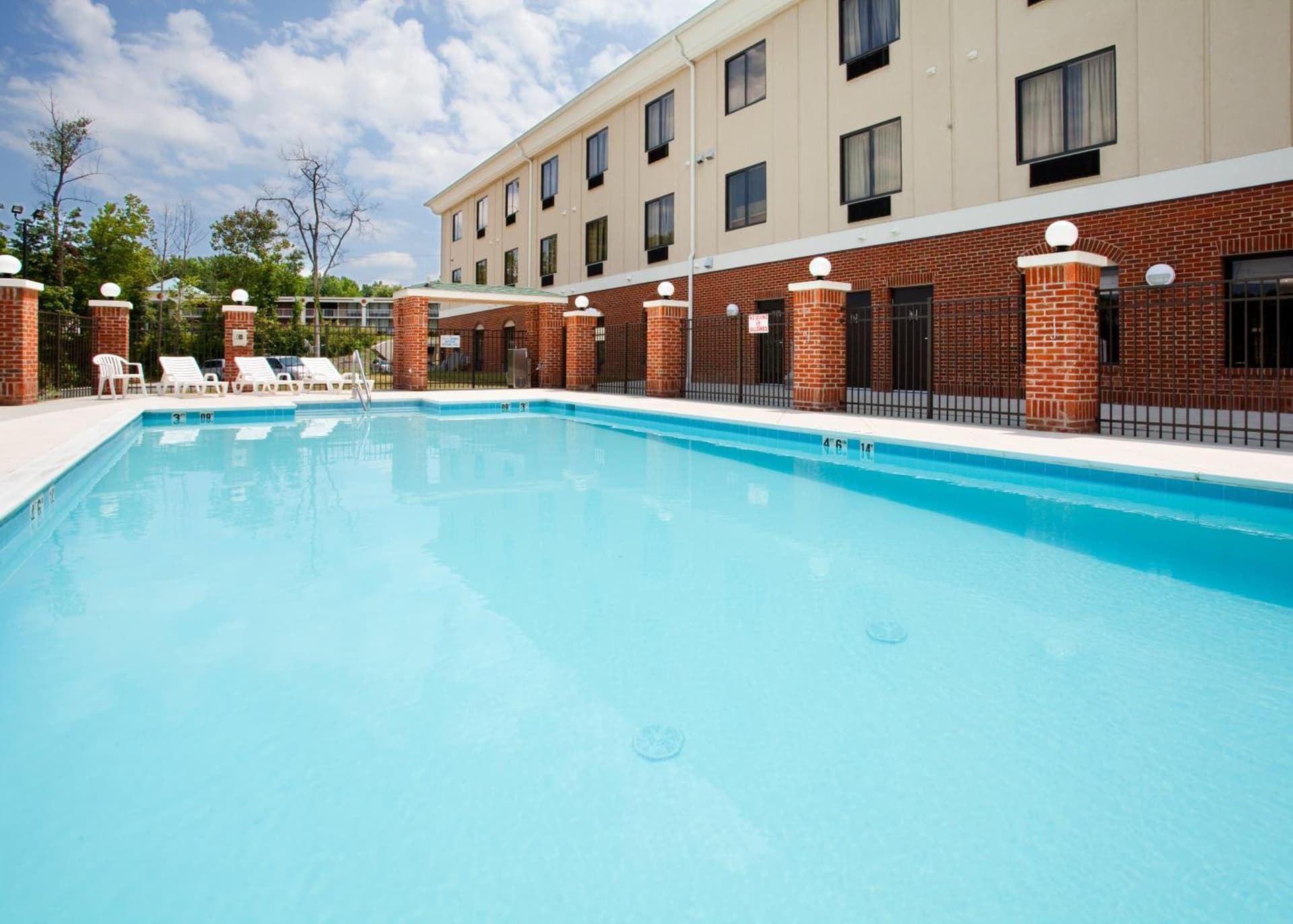 Holiday Inn Express Hotel & Suites Greensboro-East by IHG gallery photo in Greensboro, NC — image 24