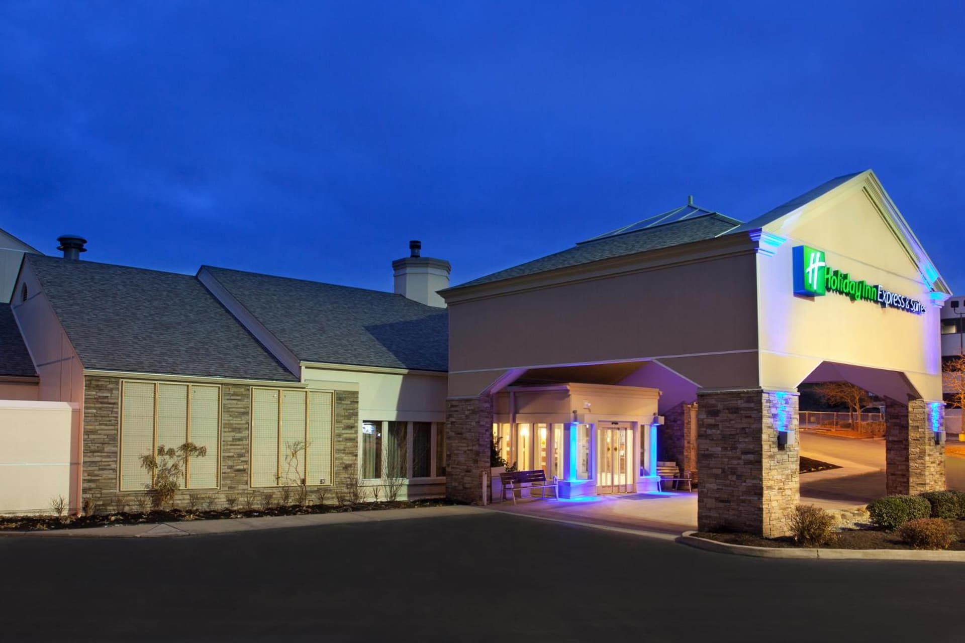 Holiday Inn Express Hotel & Suites Pittsburgh Airport by IHG featured exterior or lobby in Robinson Township, PA — similar hotel