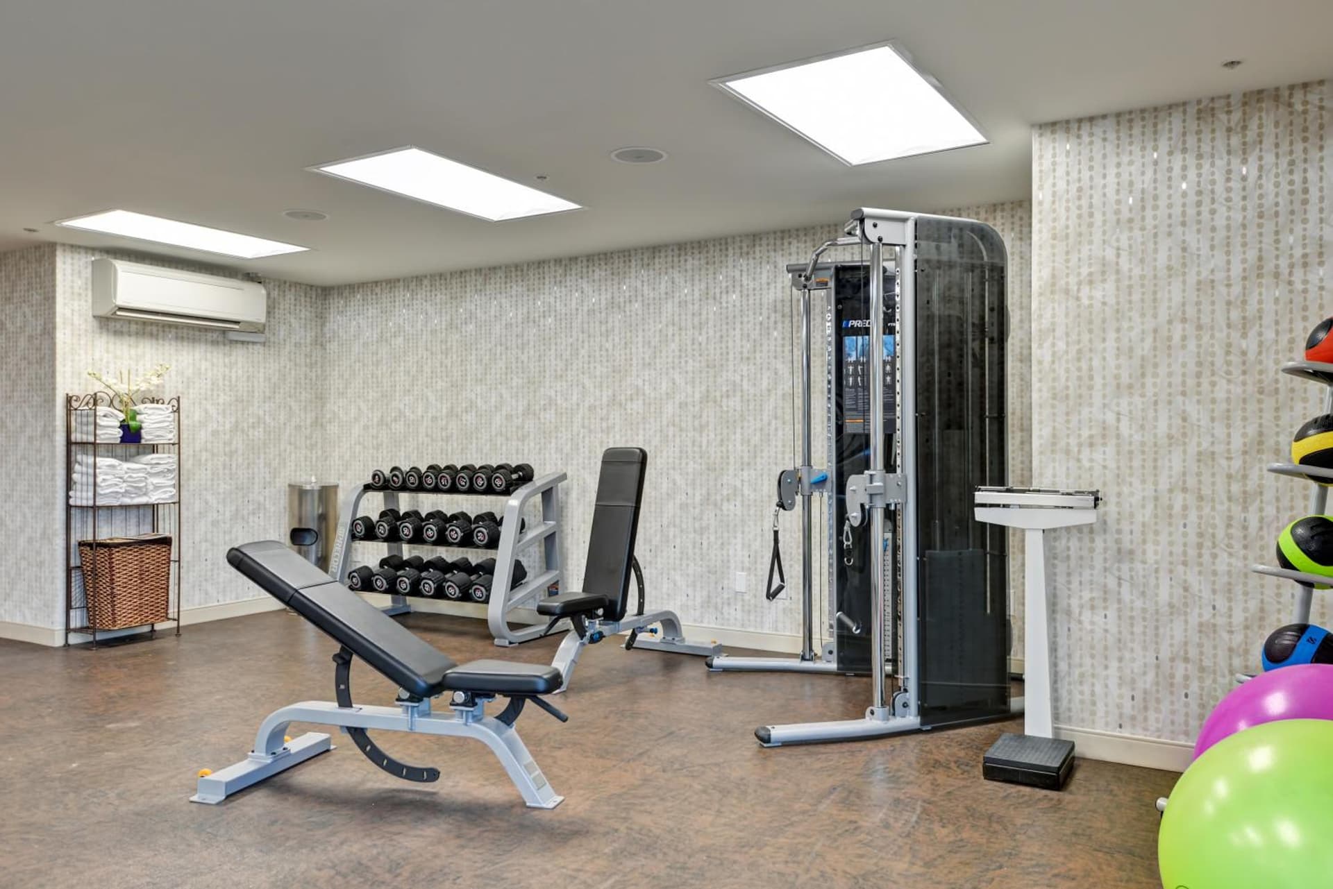 Holiday Inn Express Newport Beach by IHG interior in Newport Beach, CA — gallery photo 2