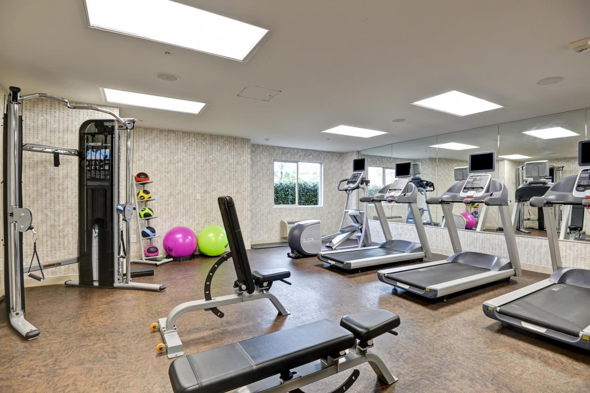 Holiday Inn Express Newport Beach by IHG gallery photo in Newport Beach, CA — image 20