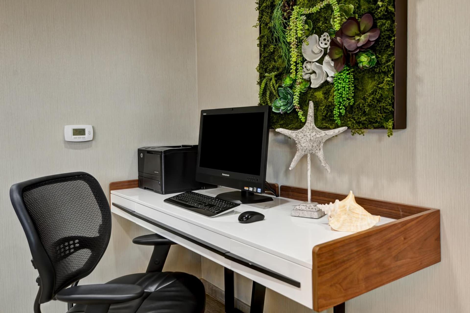 Holiday Inn Express Newport Beach by IHG gallery photo in Newport Beach, CA — image 12