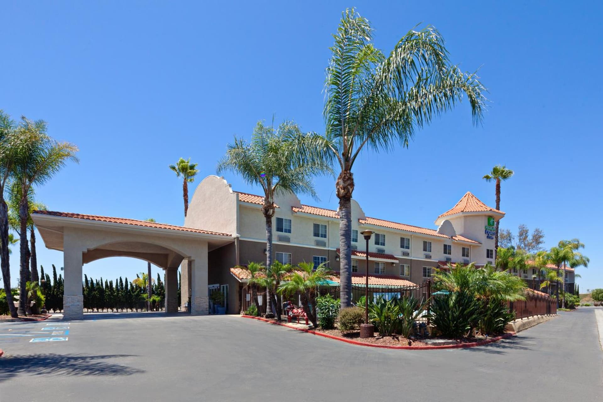 Holiday Inn Express Hotel & Suites San Diego-Escondido by IHG — hotel in Escondido, California