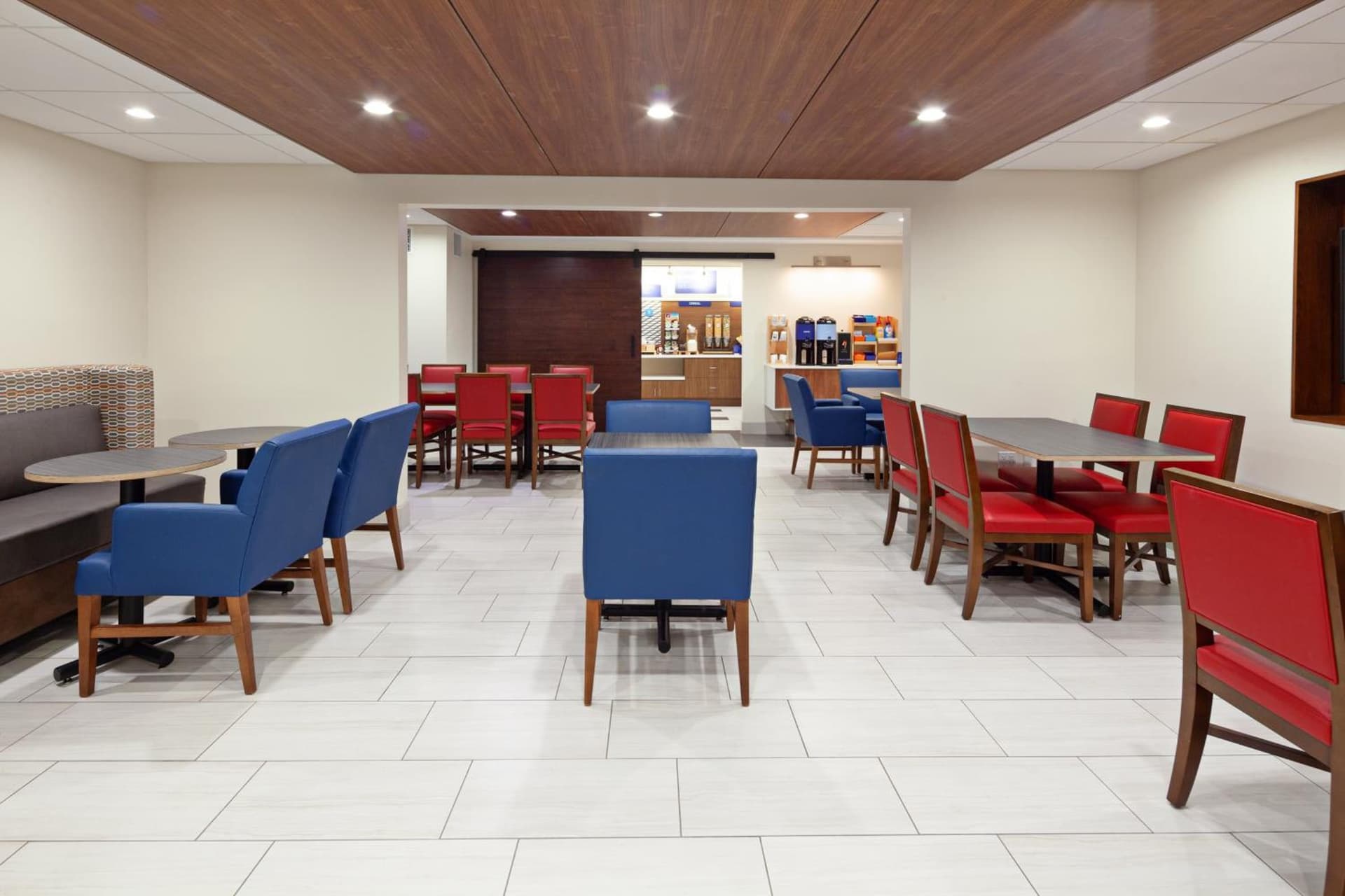 Holiday Inn Express Hotel & Suites San Diego-Escondido by IHG property views in Escondido, CA — gallery photo 3