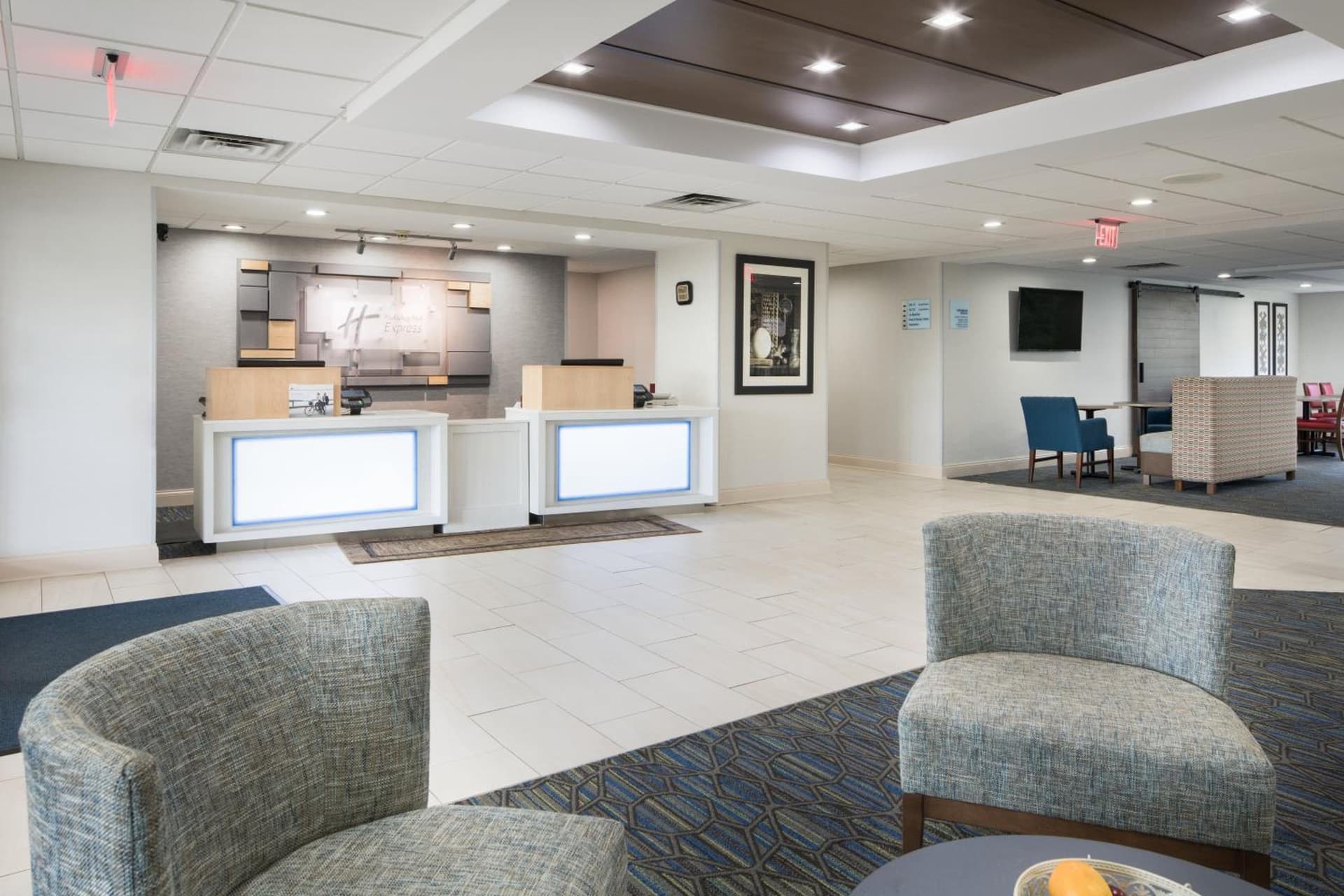 Holiday Inn Express Louisville Northeast by IHG interior in Louisville, KY — gallery photo 2