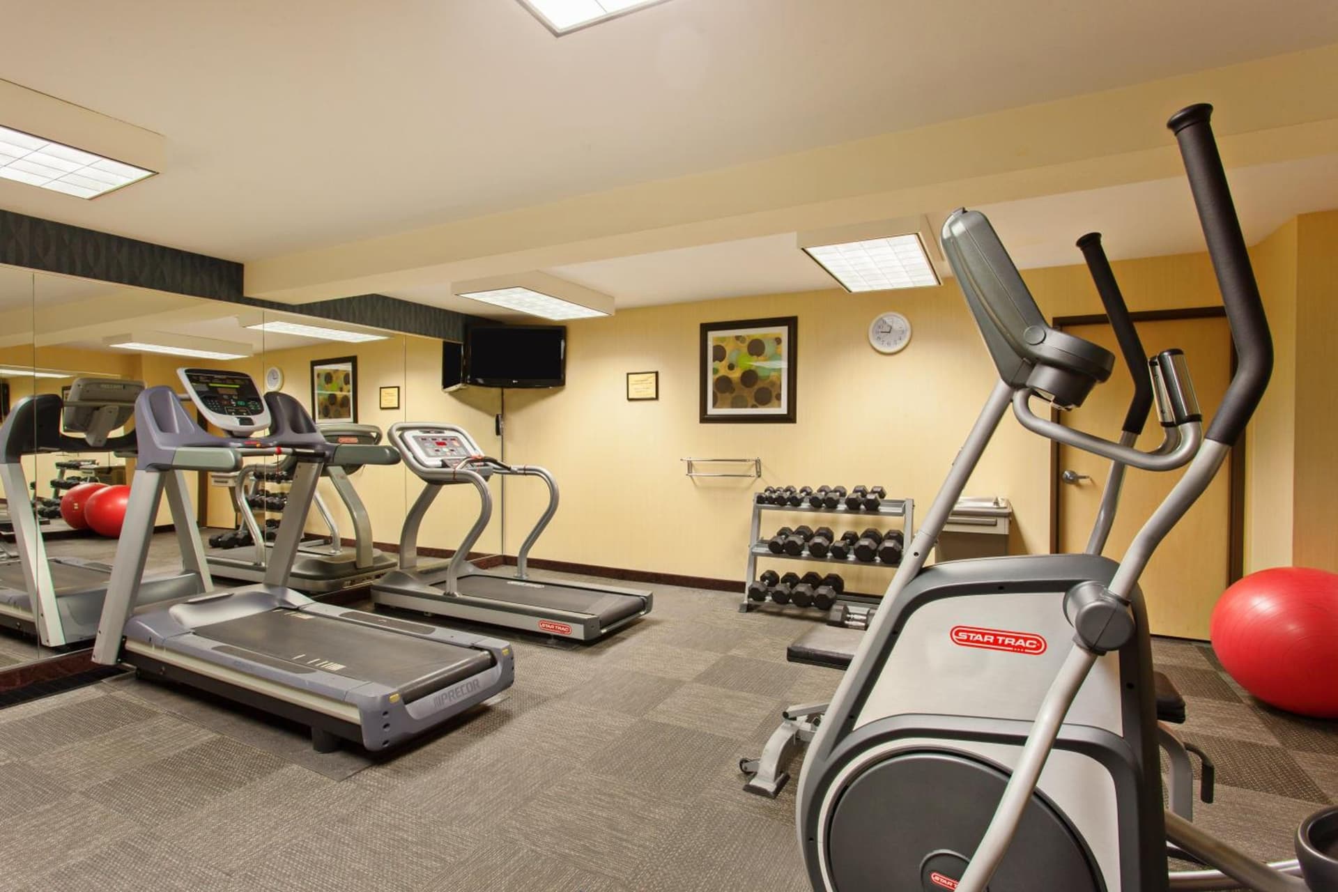 Holiday Inn Express & Suites Seattle Downtown - Lake Union by IHG gallery photo in Seattle, WA — image 9