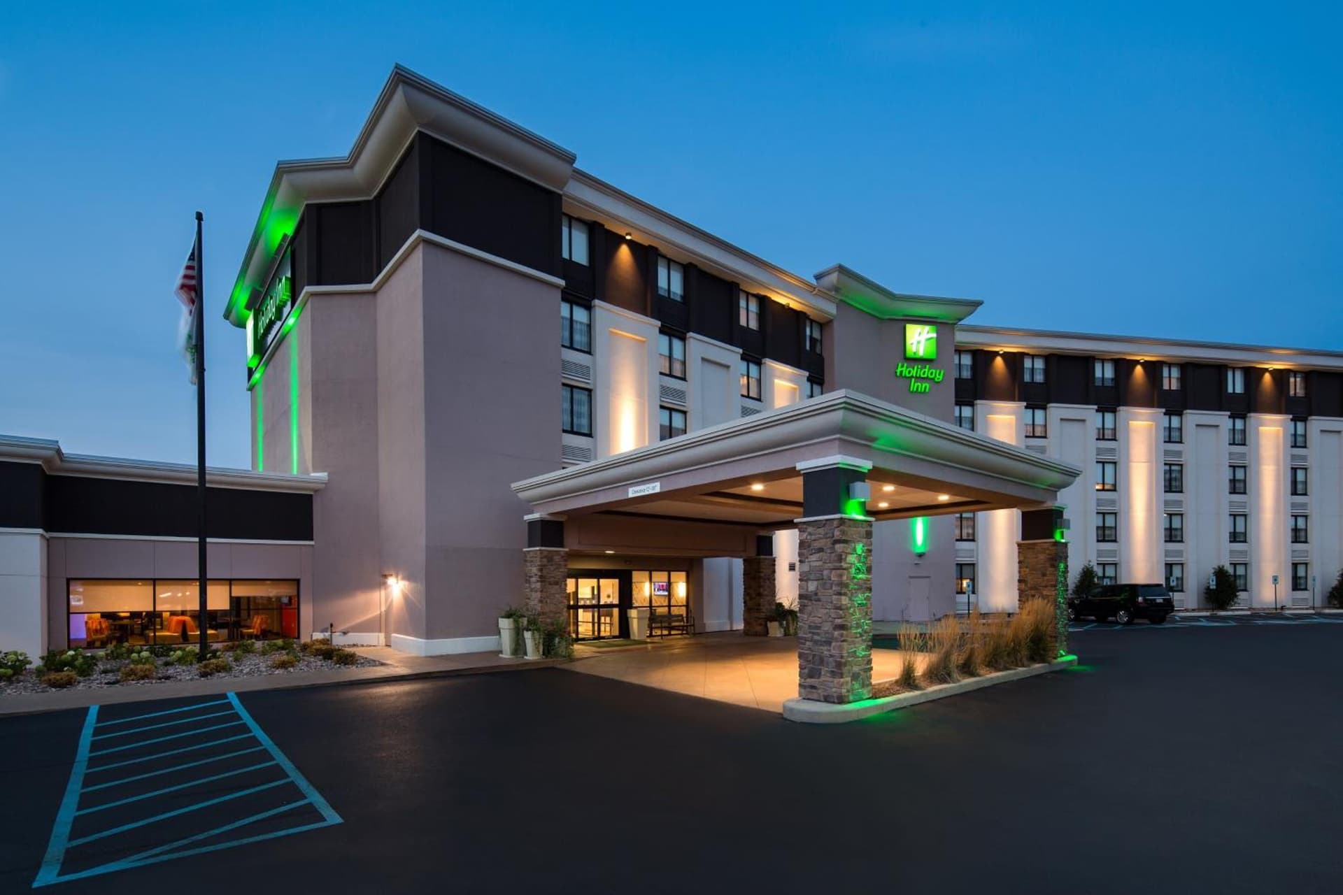 Holiday Inn Milwaukee Riverfront by IHG featured exterior or lobby in Milwaukee, WI — similar hotel