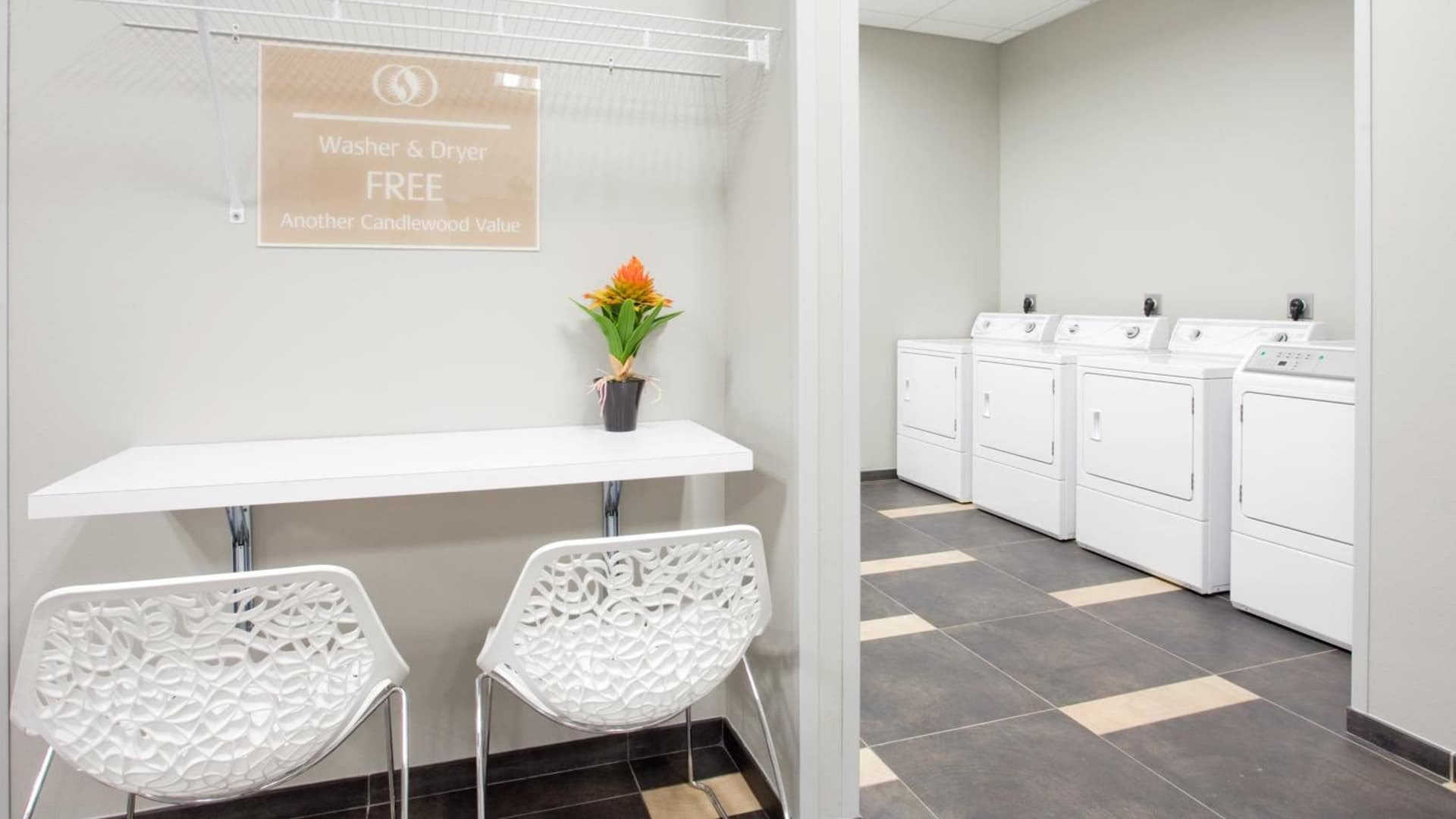 Candlewood Suites Kearney by IHG interior in Kearney, NE — gallery photo 2