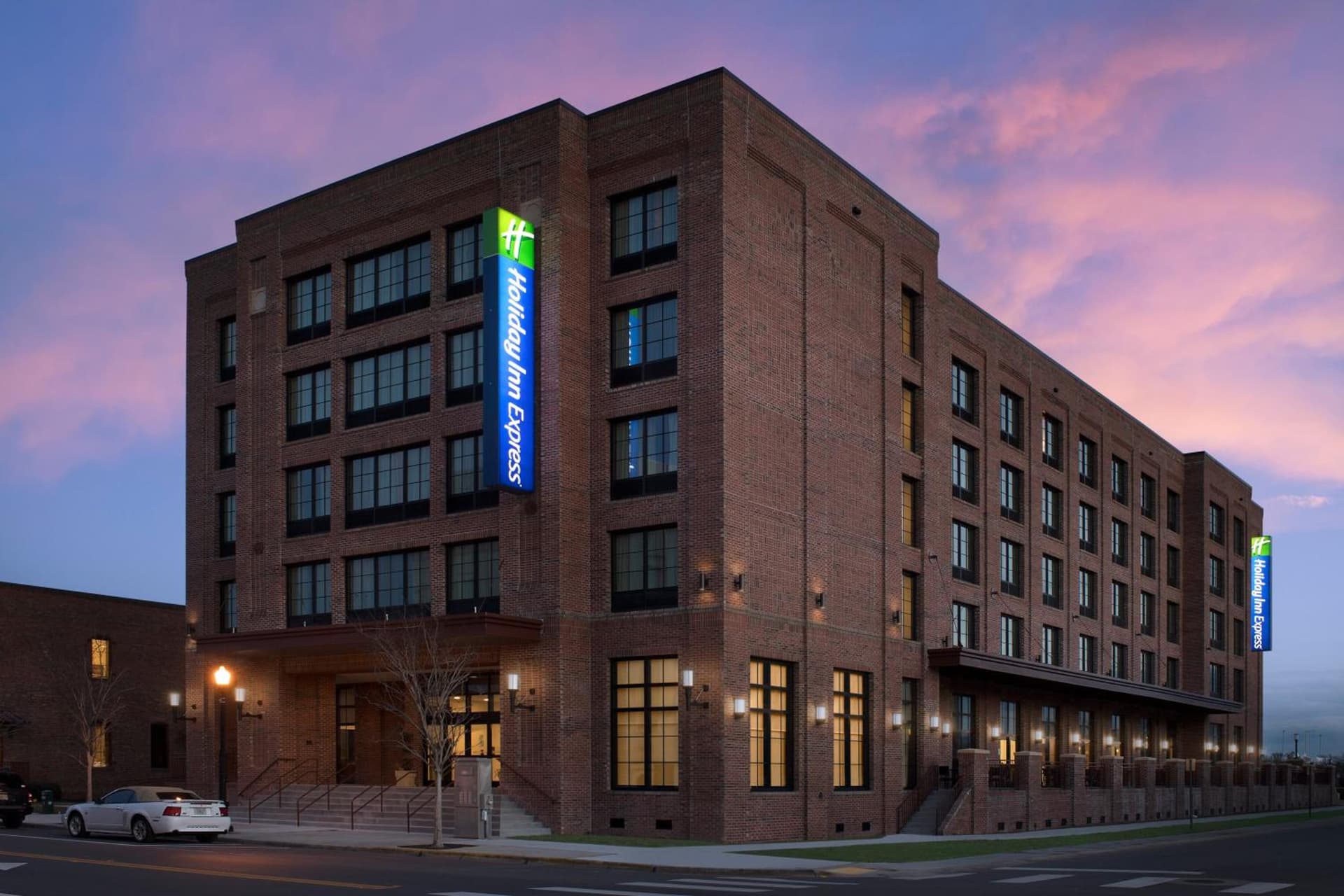Holiday Inn Express Pensacola Downtown by IHG gallery photo in Pensacola, FL — image 11