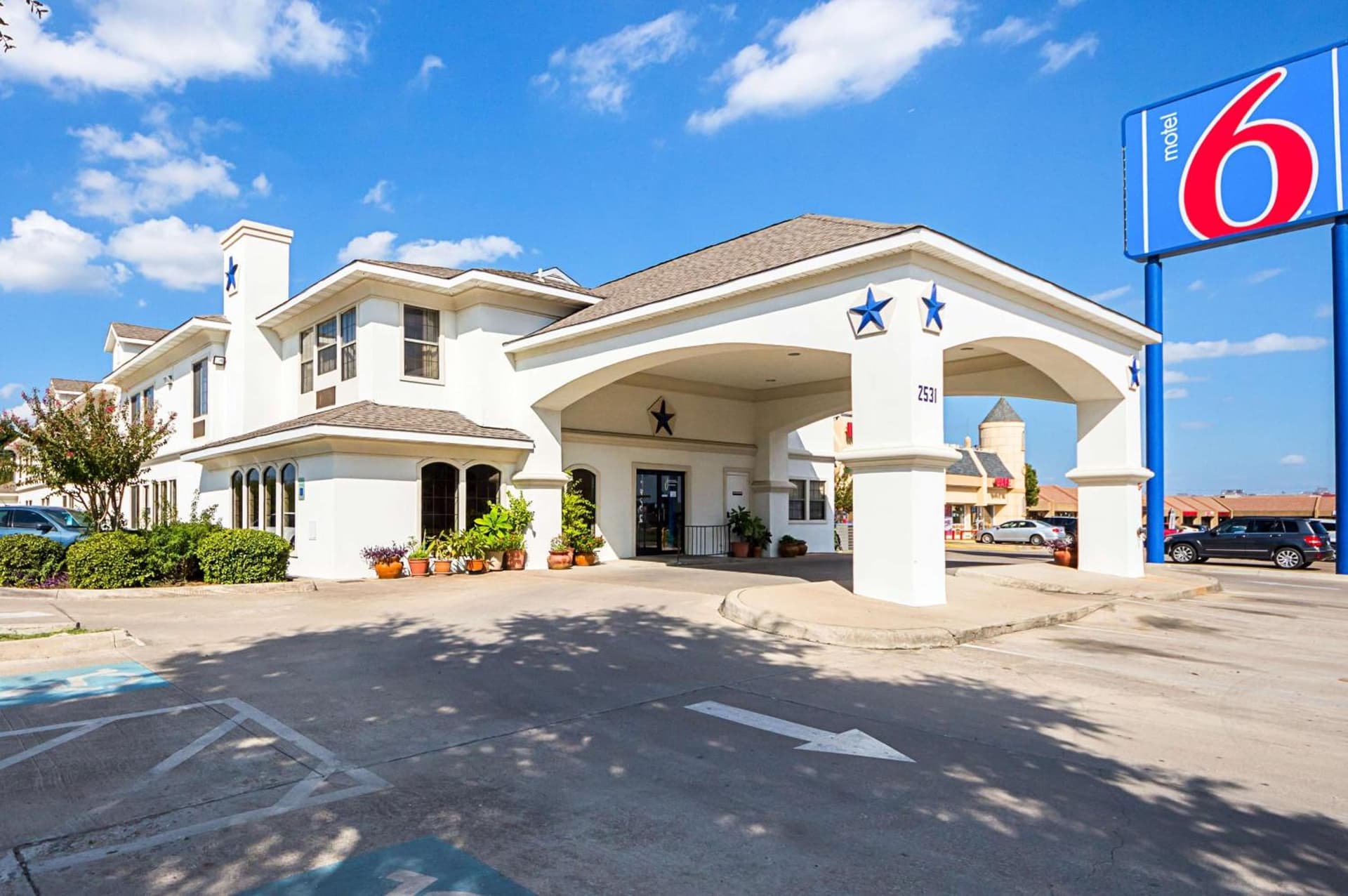 Motel 6 Dallas – Irving DFW Airport South featured exterior or lobby in Irving, TX — similar hotel
