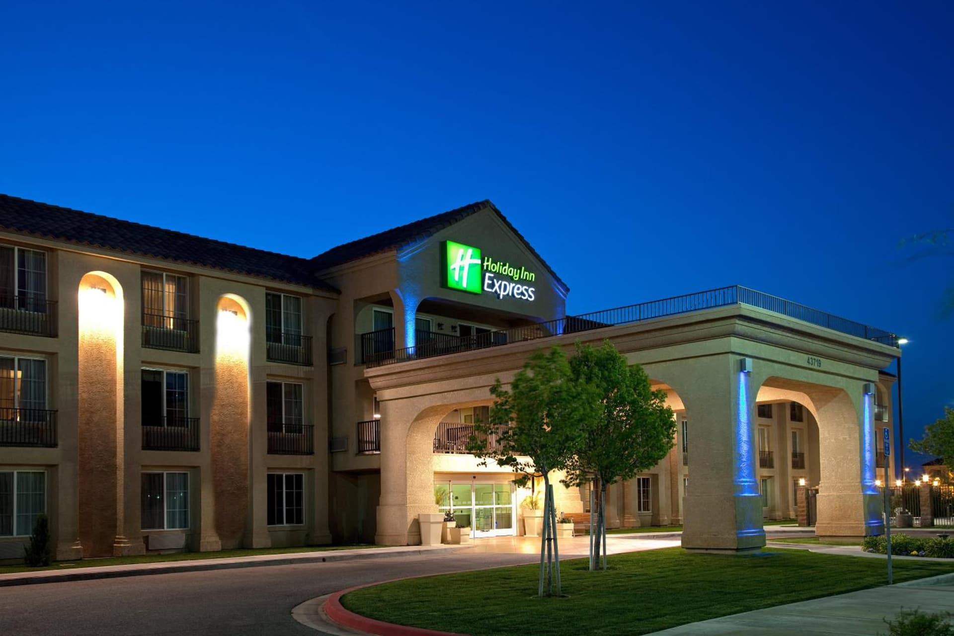 Holiday Inn Express Lancaster by IHG interior in Lancaster, CA — gallery photo 2
