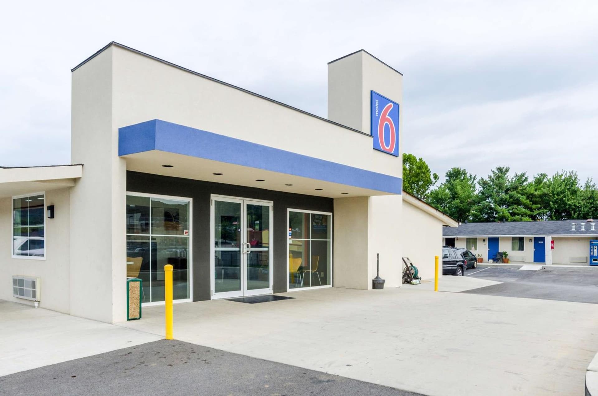 Motel 6-Troutville, VA interior in Troutville, VA — gallery photo 2