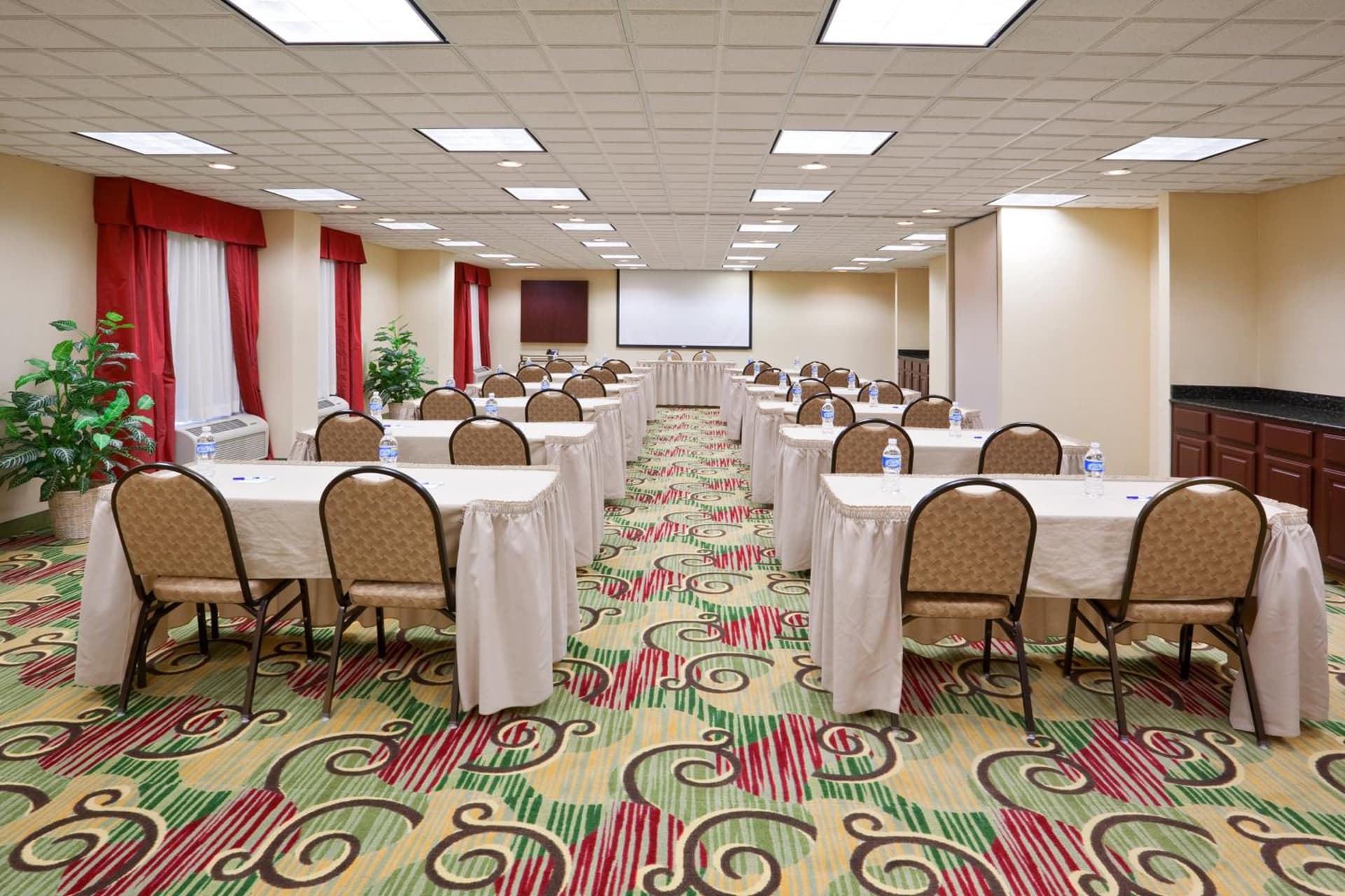 Holiday Inn Express Hotel & Suites Cleveland-Streetsboro by IHG gallery photo in Streetsboro, OH — image 8