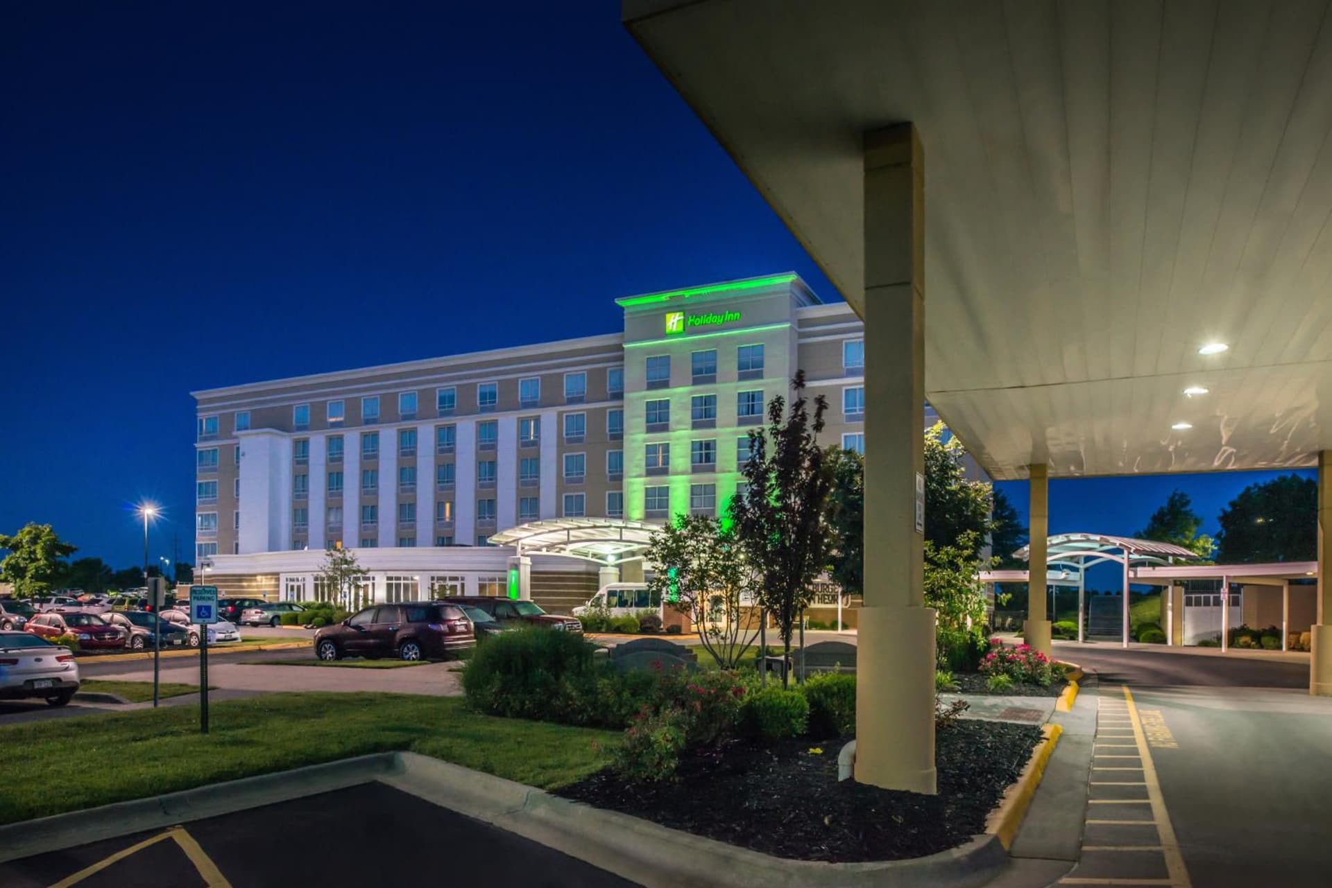 Holiday Inn Kansas City Airport by IHG featured exterior or lobby in Kansas City, KS — similar hotel