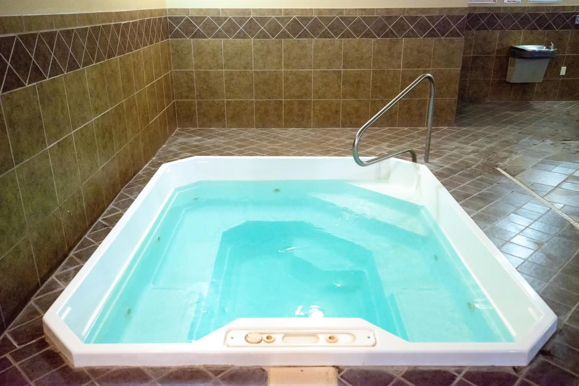 Holiday Inn Express Devils Lake by IHG interior in Devils Lake — gallery photo 2